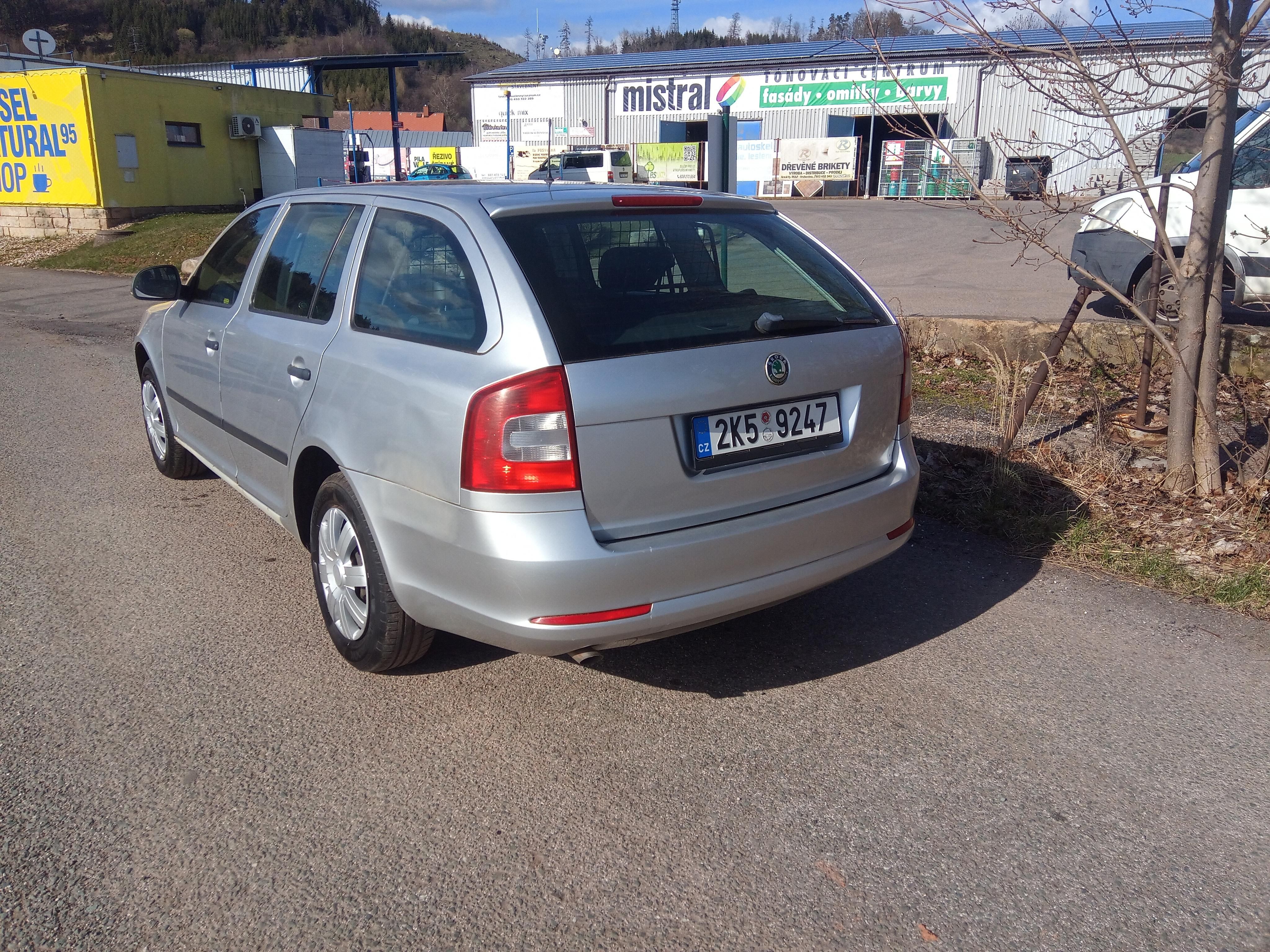 Škoda Octavia, 1,6 MPi, po prvním majiteli - fotka 4
