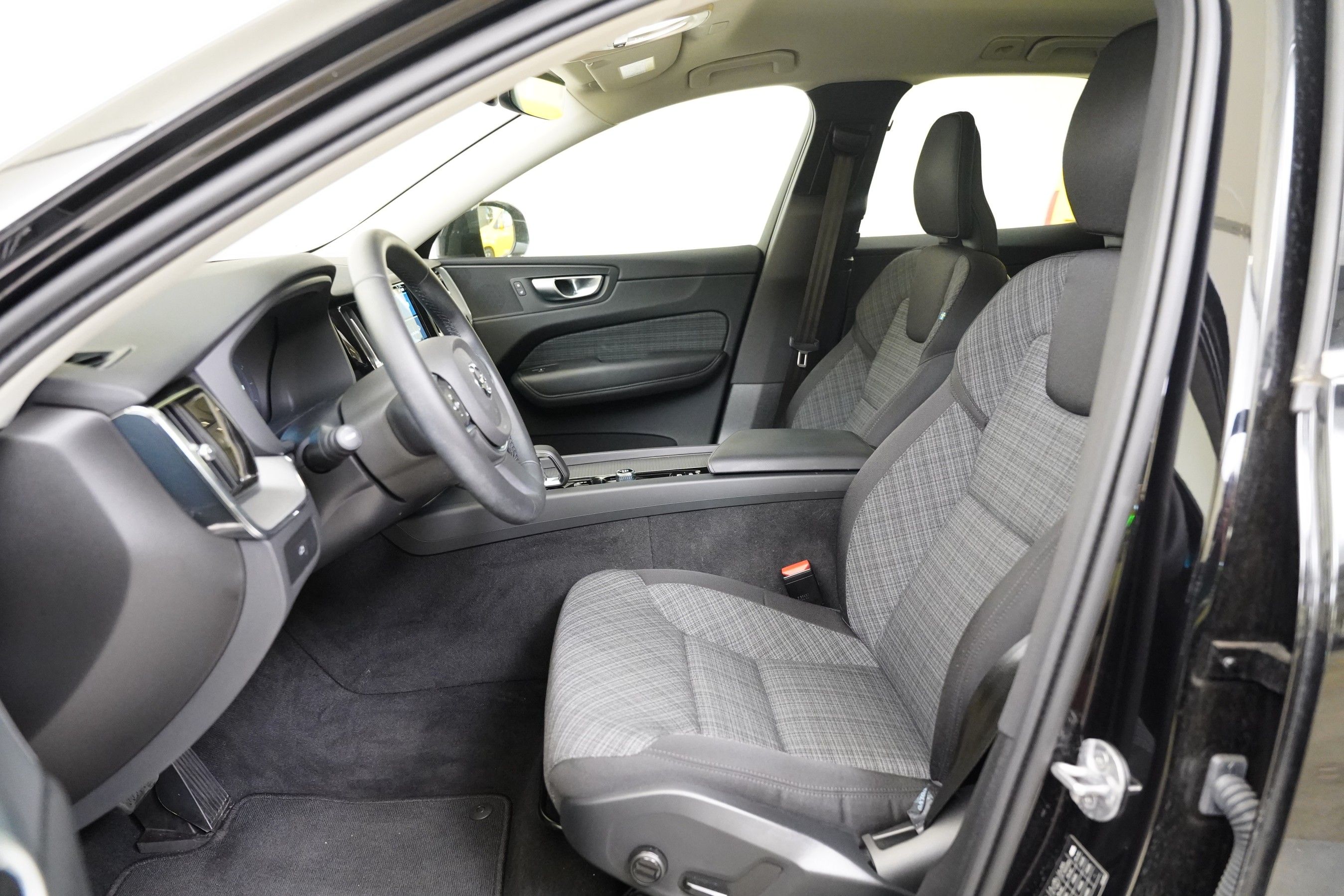 Volvo XC60, 2.0 B4 145 kW - fotka 5