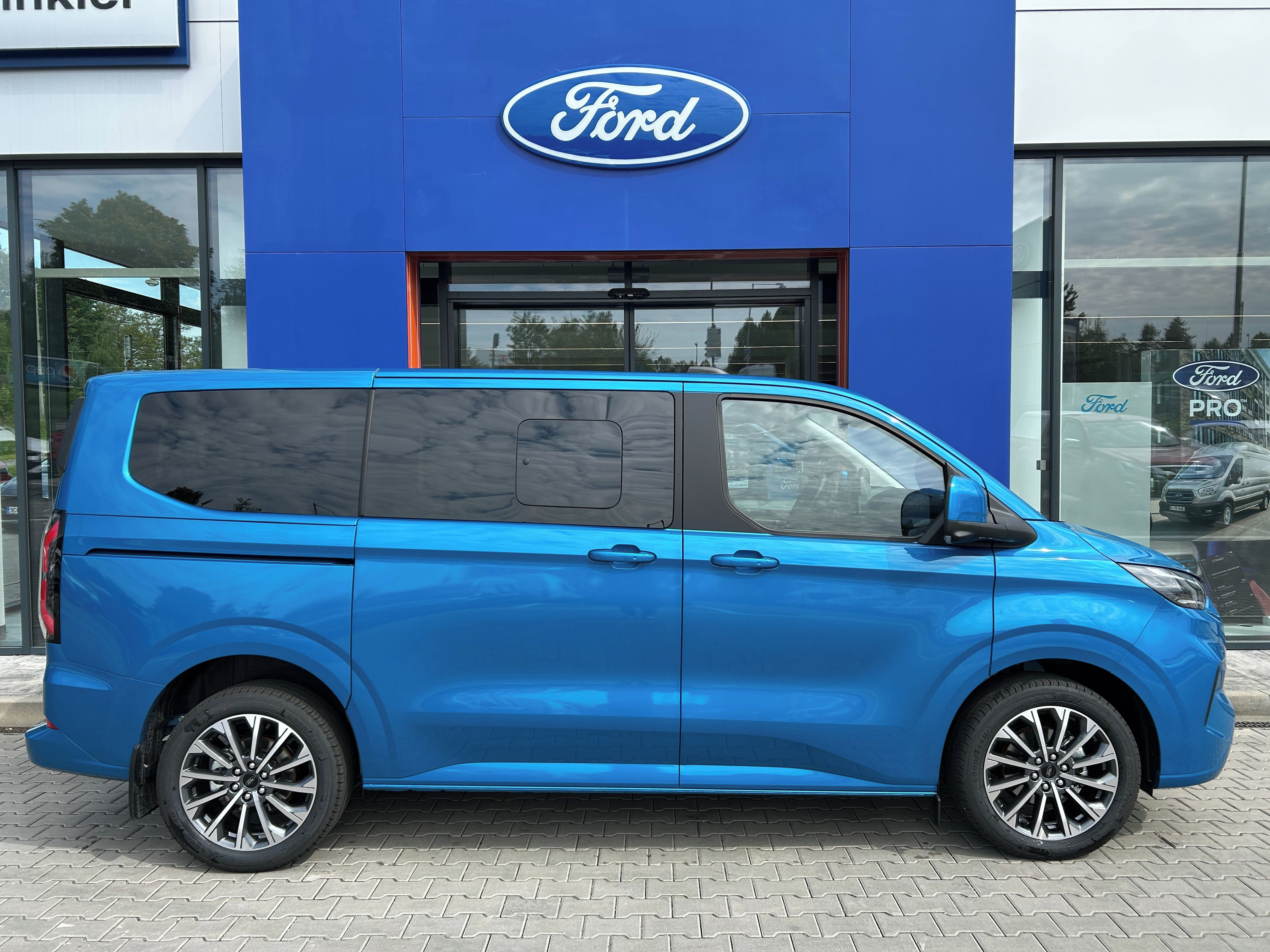 Ford Tourneo Custom, Titanium X L1 2.0EcoBlue 125kW - fotka 4