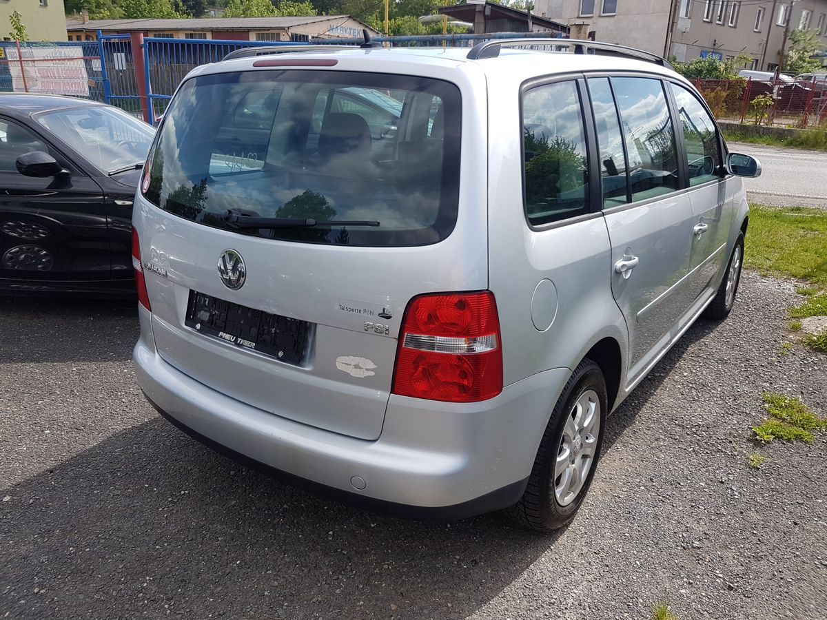 Volkswagen Touran, 1.6FSi 85KW NAVI NOVÁ STK - fotka 6