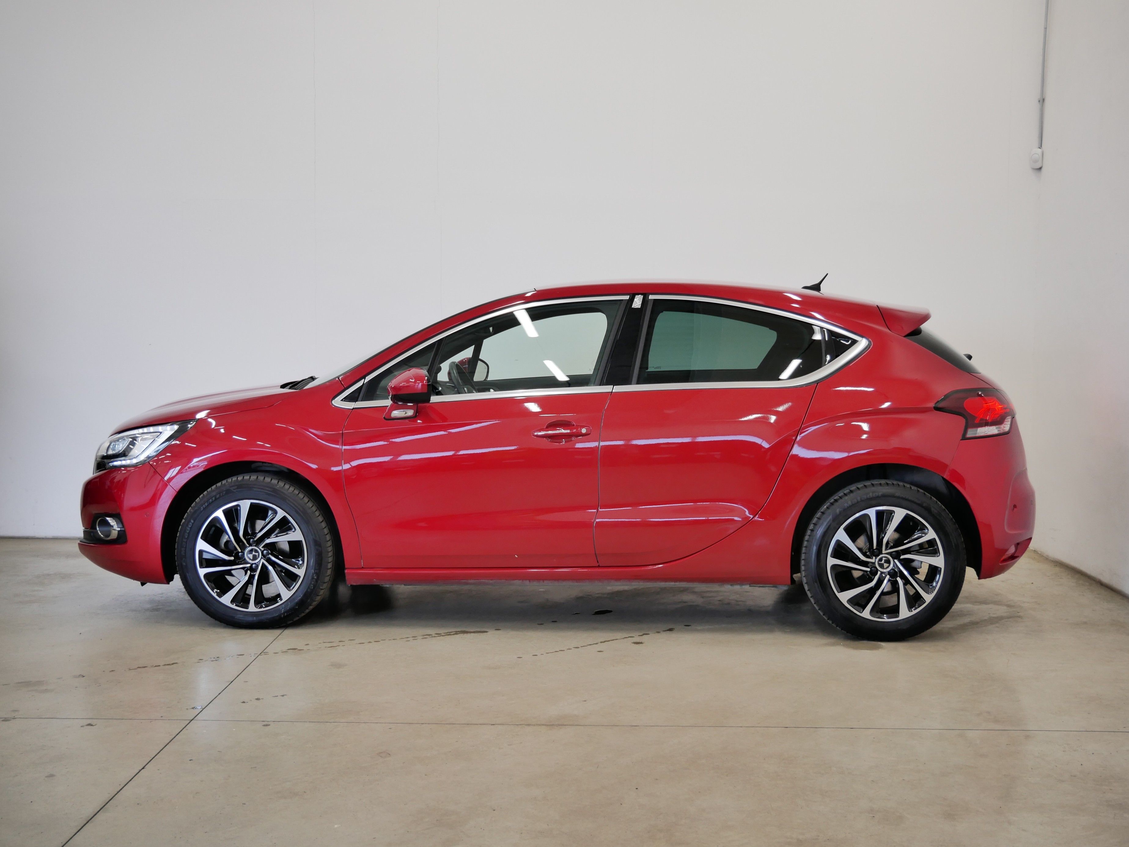 DS 4, 1.6 e-HDI 88 kW Electroshot - fotka 3