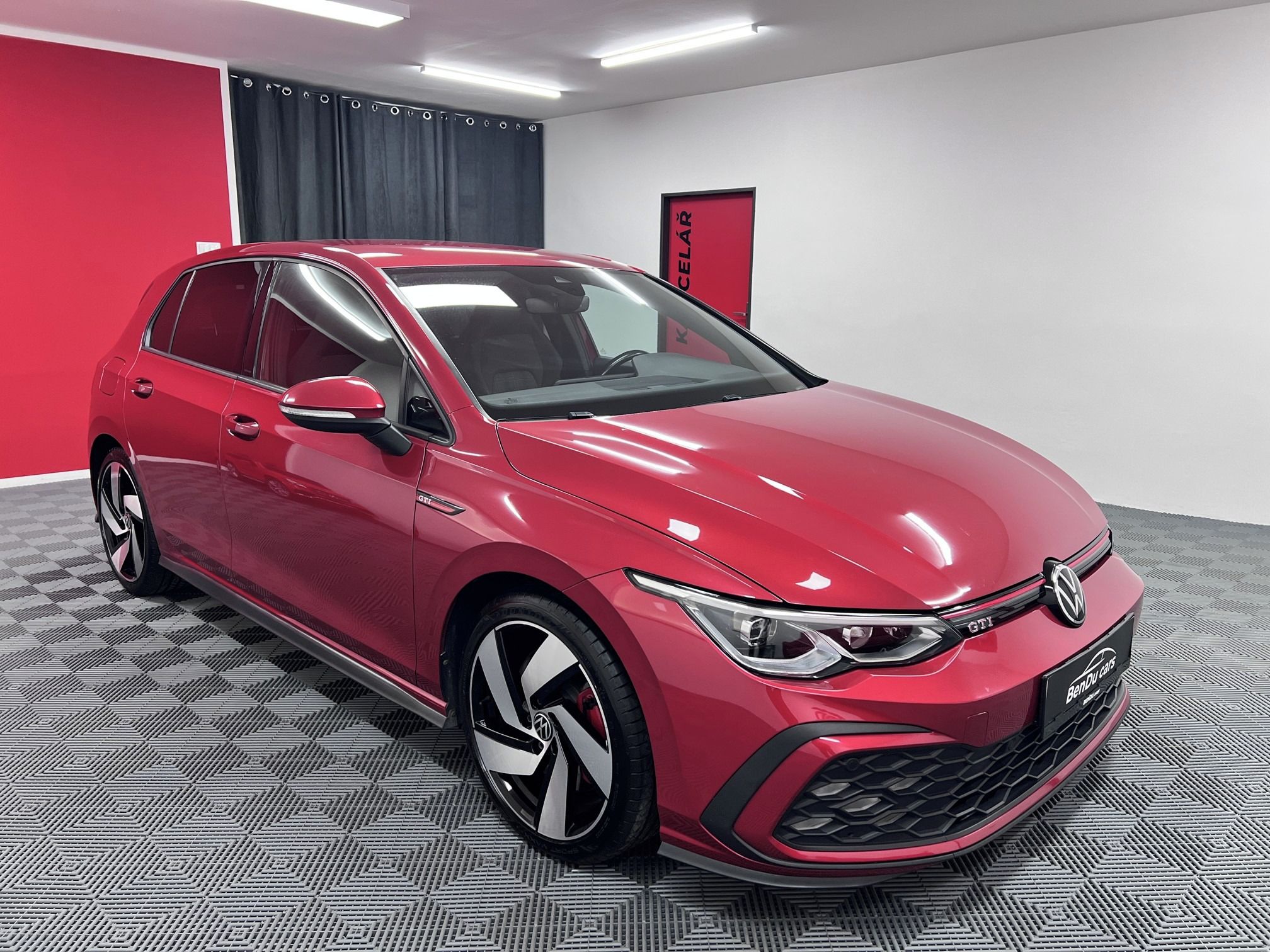 Volkswagen Golf, GTI 180 kW Servis 68tkm - fotka 3