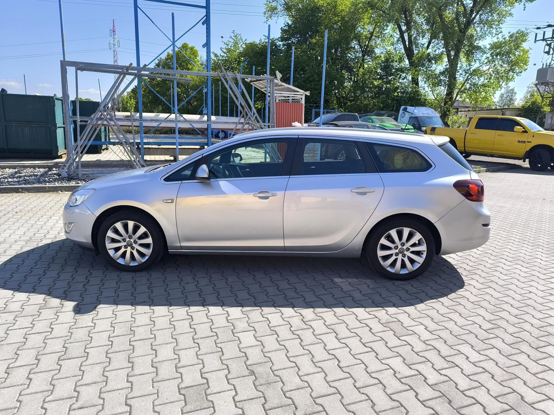 Opel Astra, 1.7 CDTi,SERVISNÍ KN. DOL KM. - fotka 4