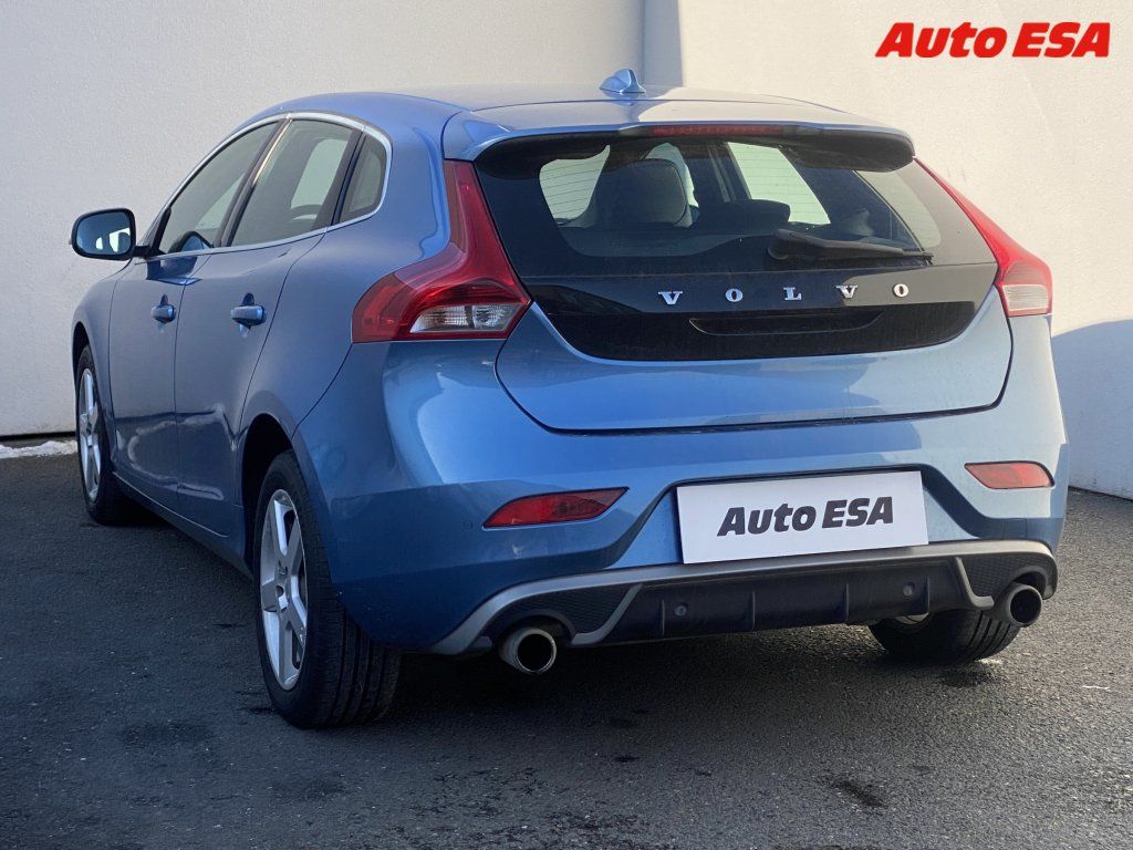 Volvo V40, 2.0 D2,1.maj,R-design,navi - fotka 6