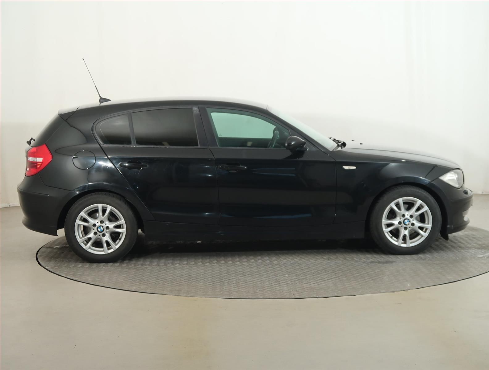 BMW Řada 1, 116i, Serv.kniha, Xenony - fotka 6