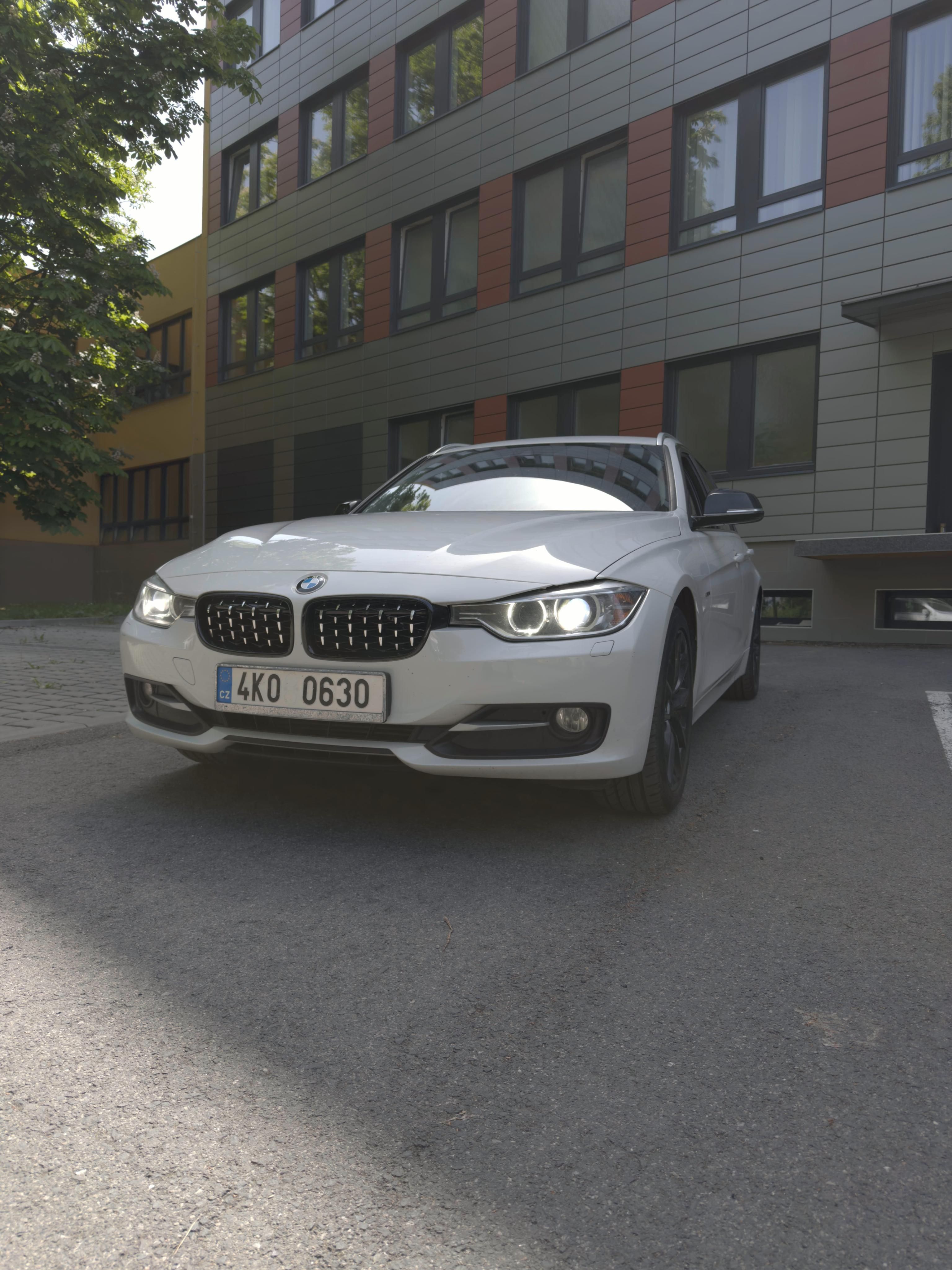 BMW Řada 3, BMW 318d Touring - fotka 3