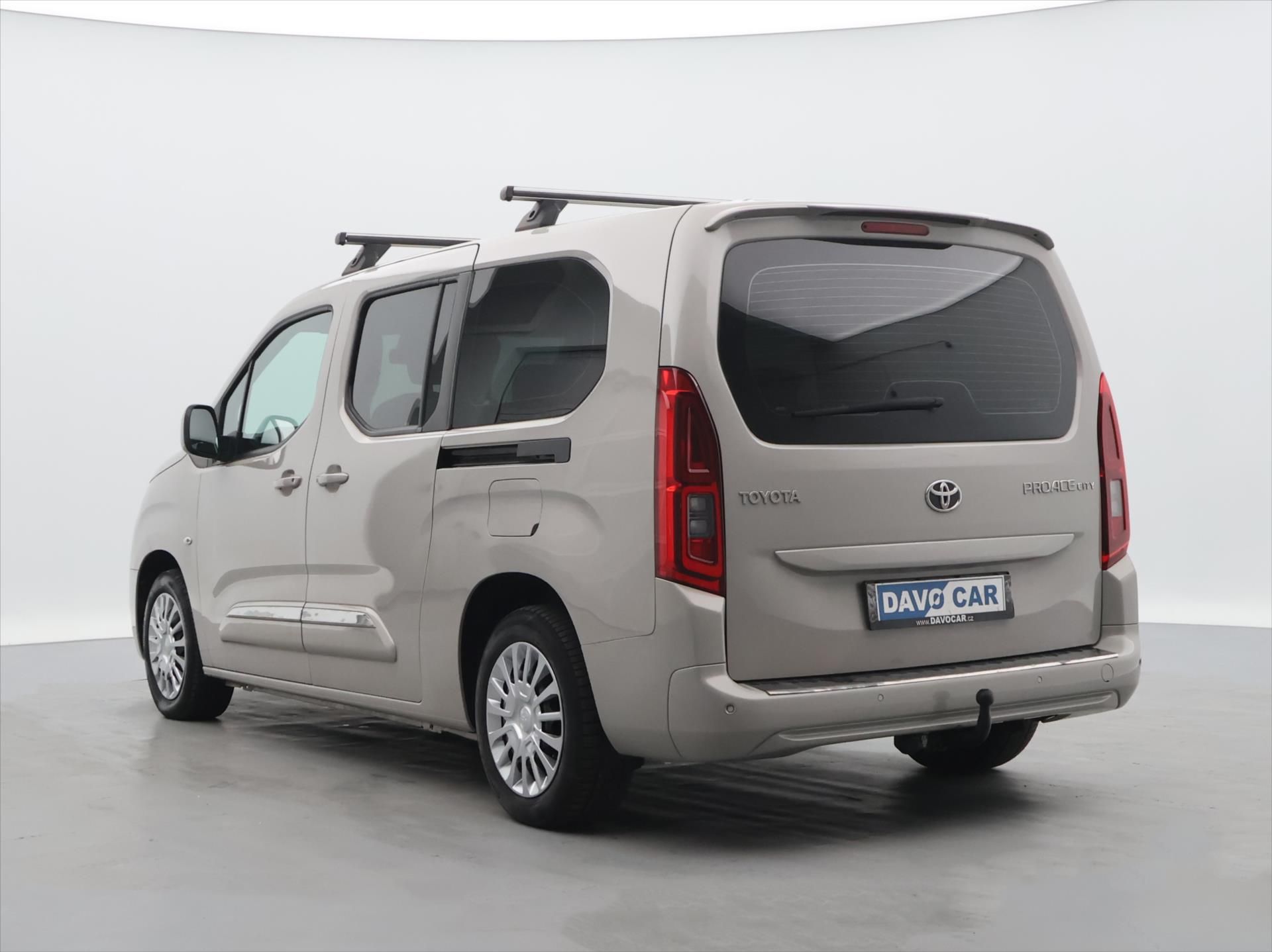 Toyota Proace, L2 1,5 D-4D 96kW Shuttle DPH C - fotka 5