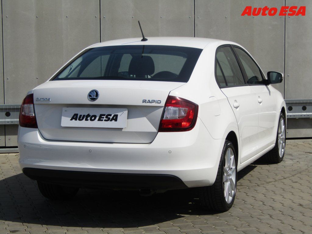 Škoda Rapid, 1.0 TSi,1.maj,ČR - fotka 4