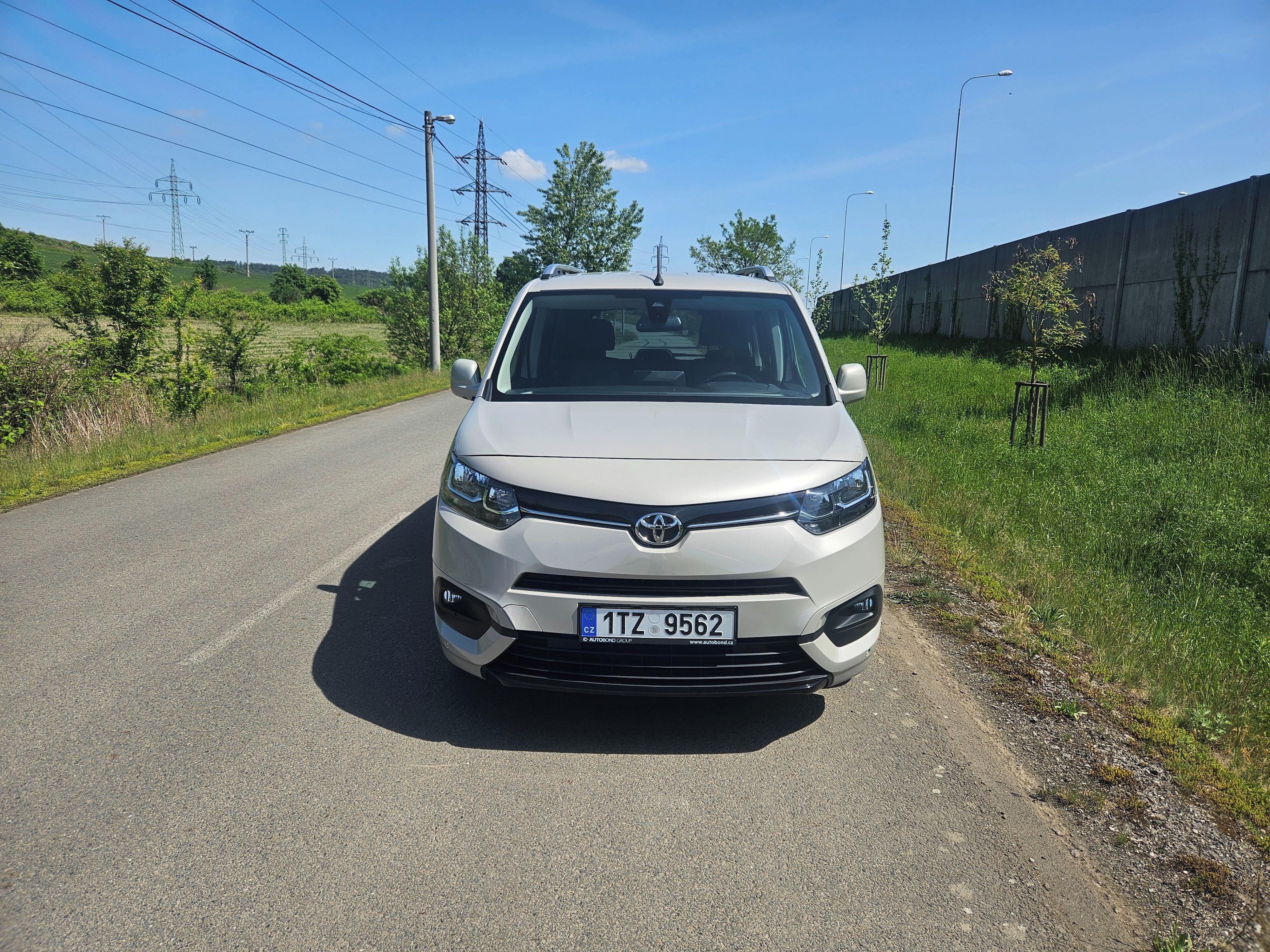 Toyota Proace City Verso, Long 1.2, 8AT, AUTOMAT - fotka 2