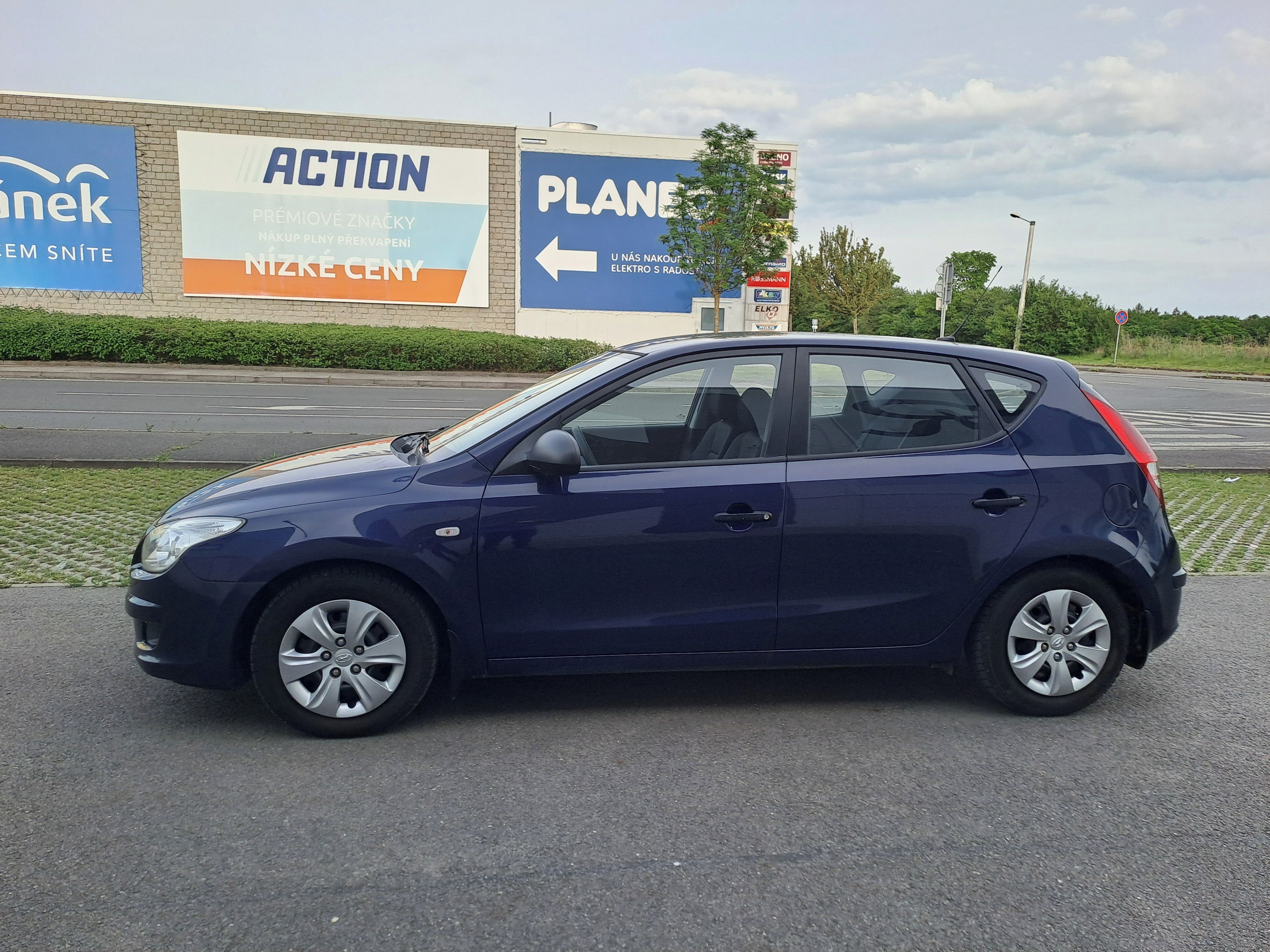 Hyundai i30, 1.4CVVT SPOLEHLIVÉ,NOVÁ STK - fotka 4