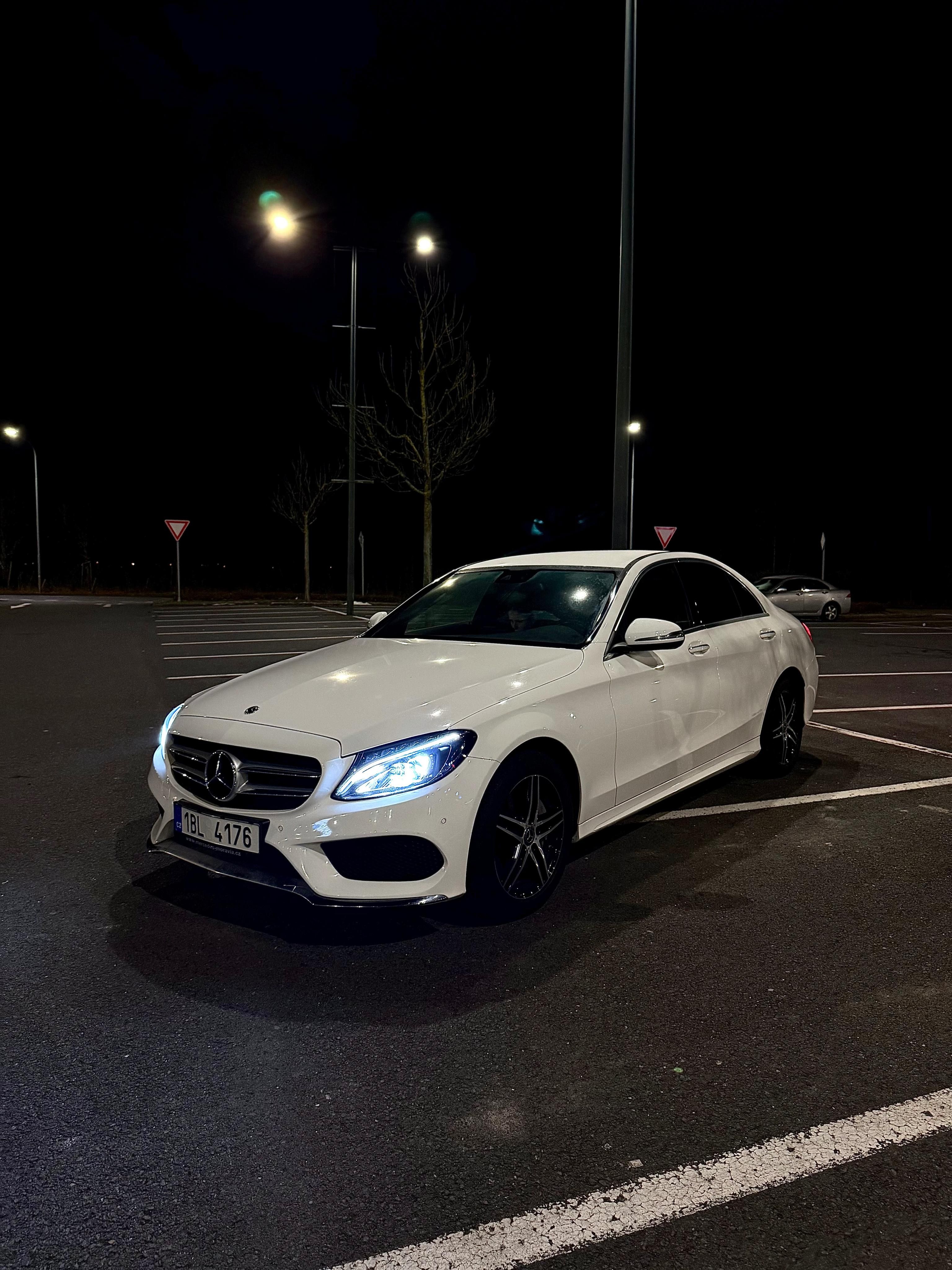 Mercedes-Benz Třídy C, Mercedes-Benz C200, 2l Benzin