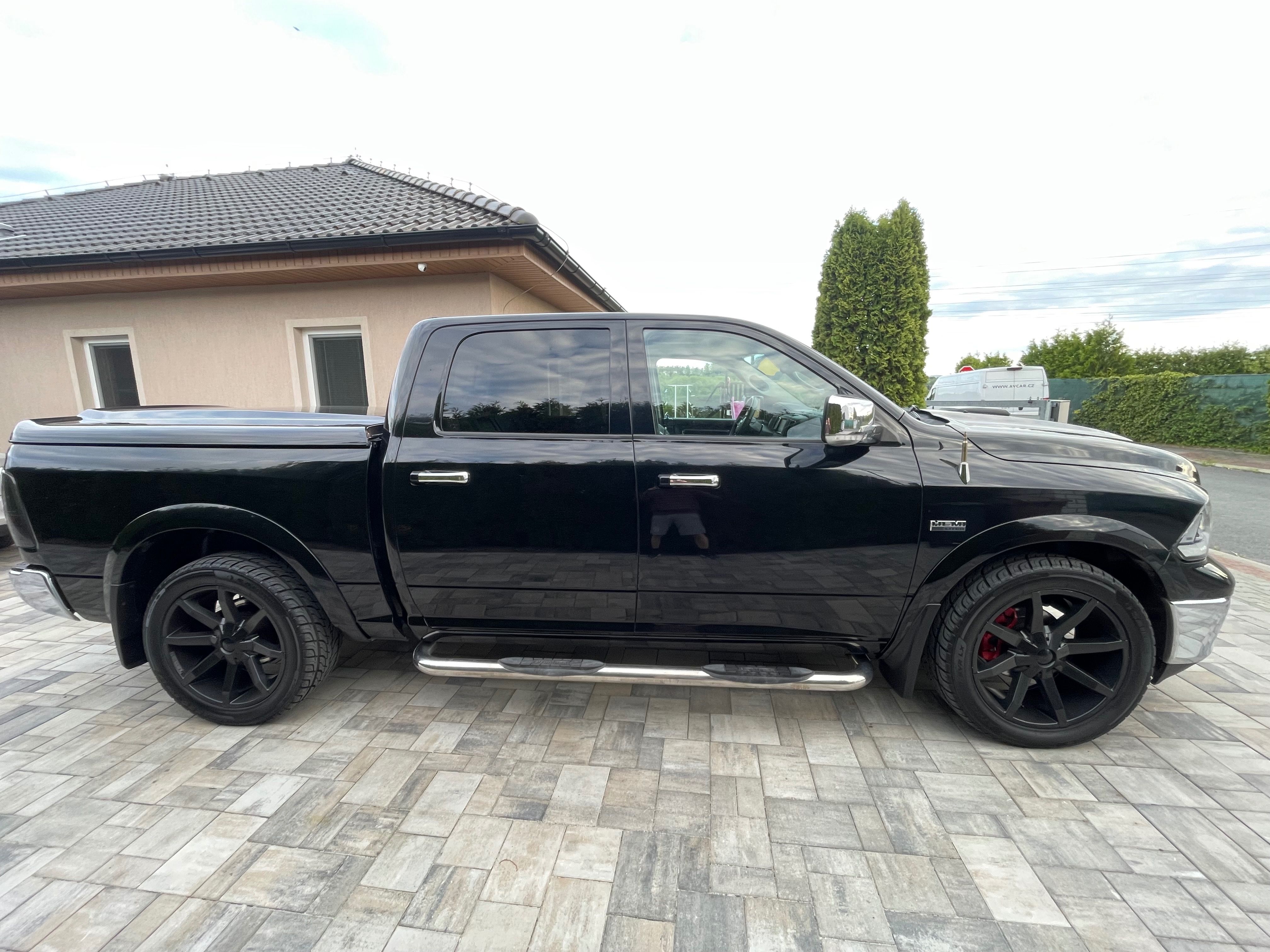 Dodge Ram, 1500 5,7V8 super výbava a stav - fotka 4
