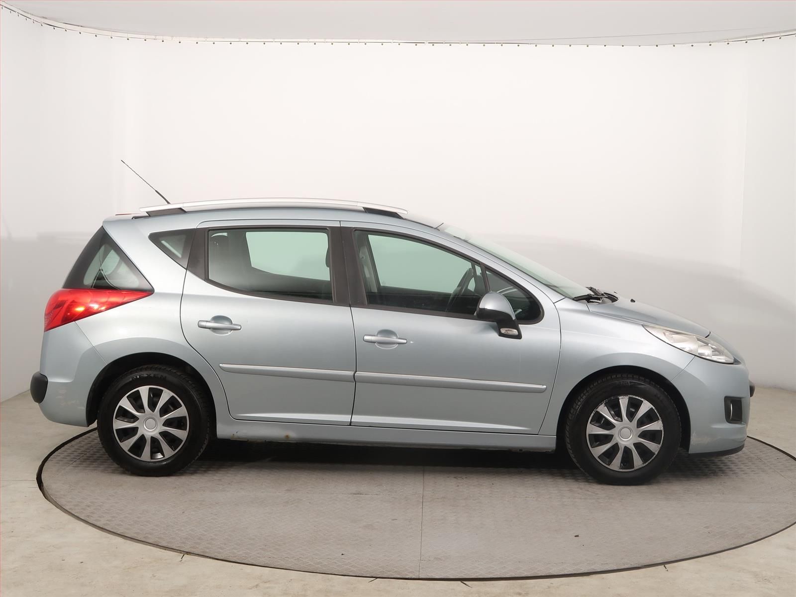 Peugeot 207, 1.4, za dobrou cenu - fotka 6