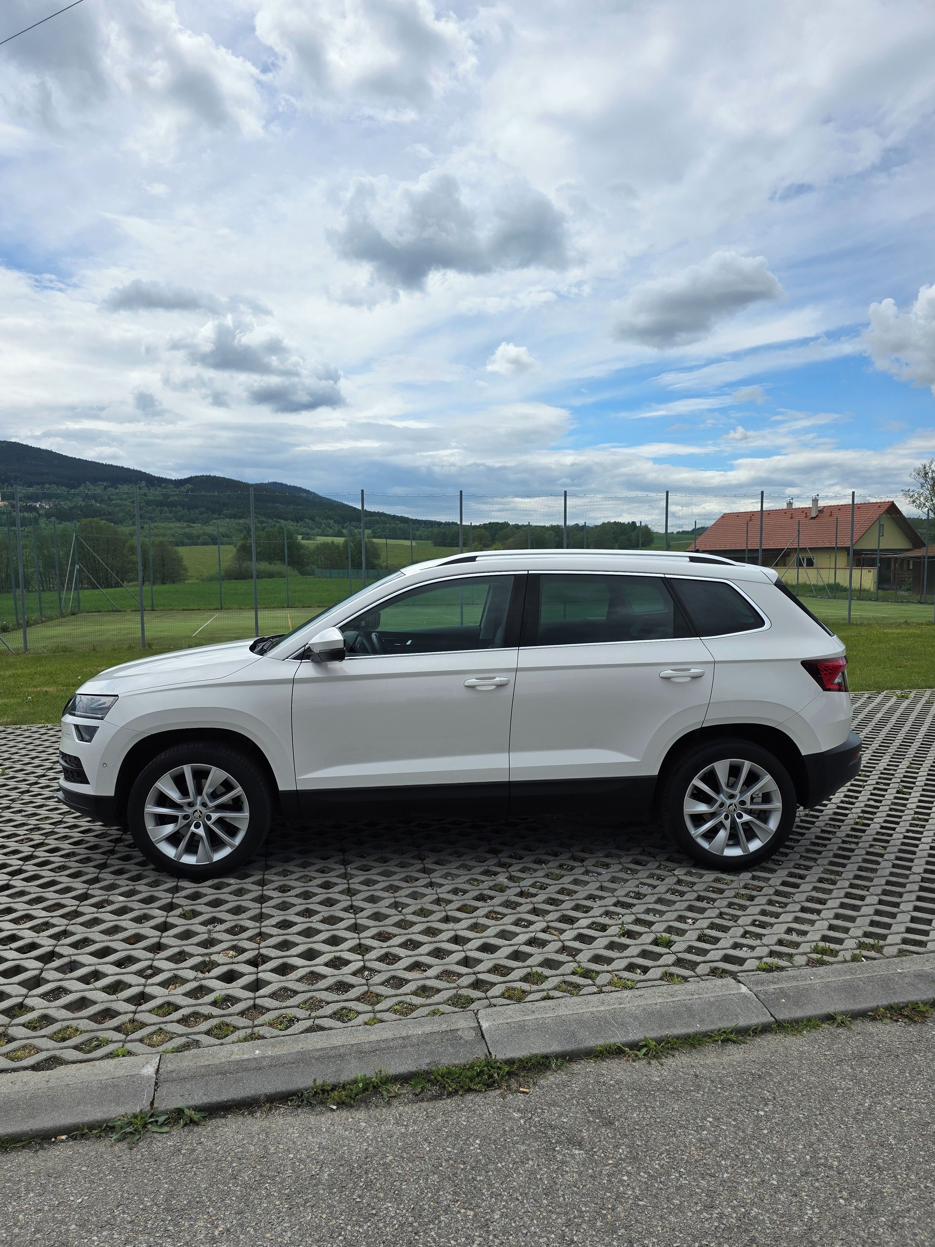 Škoda Karoq, 1.0 TSI Style DSG NAVI TAŽNÉ - fotka 4