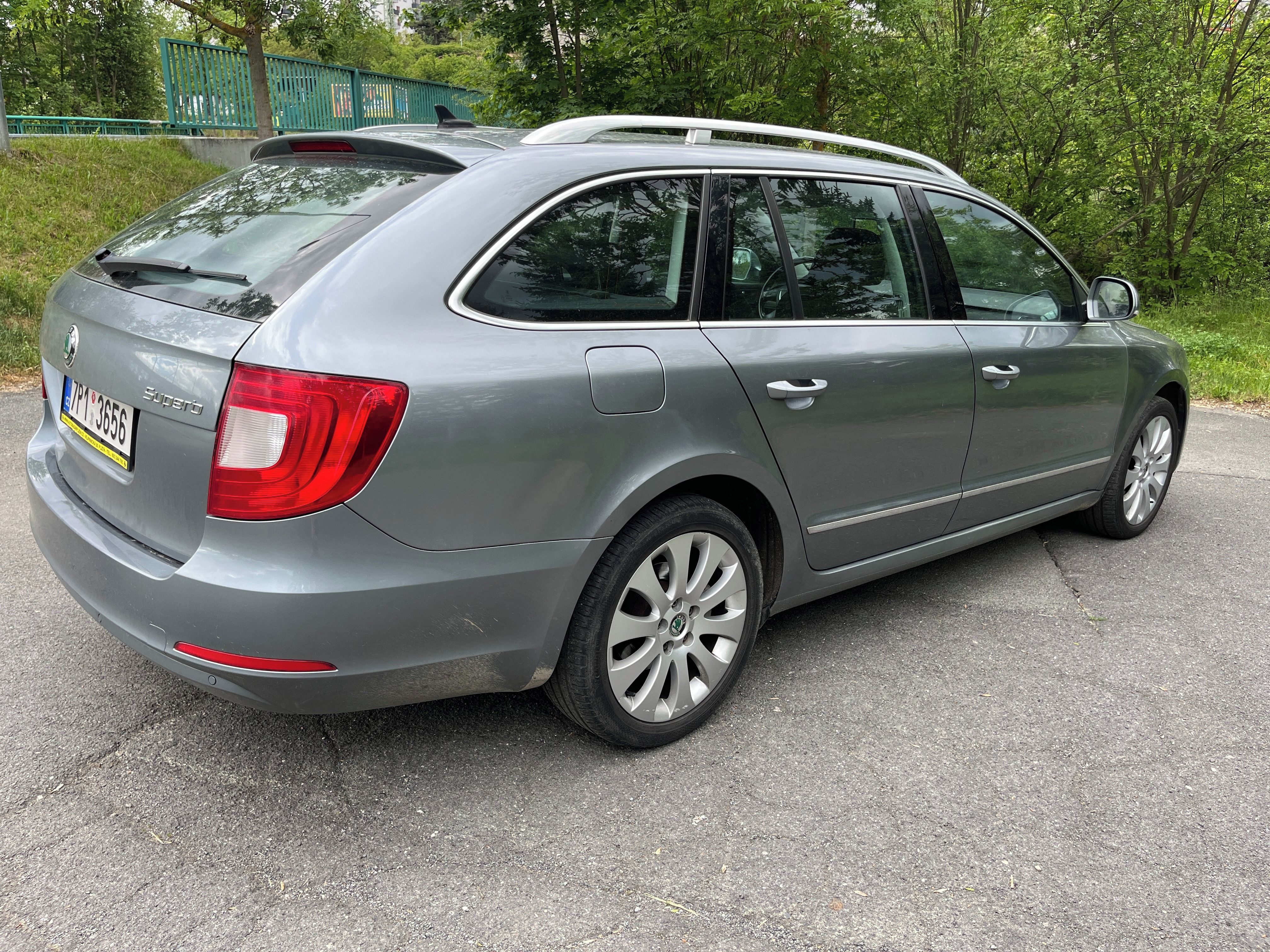 Škoda Superb, 2.0tdi 103kw dsg 177.000km - fotka 5