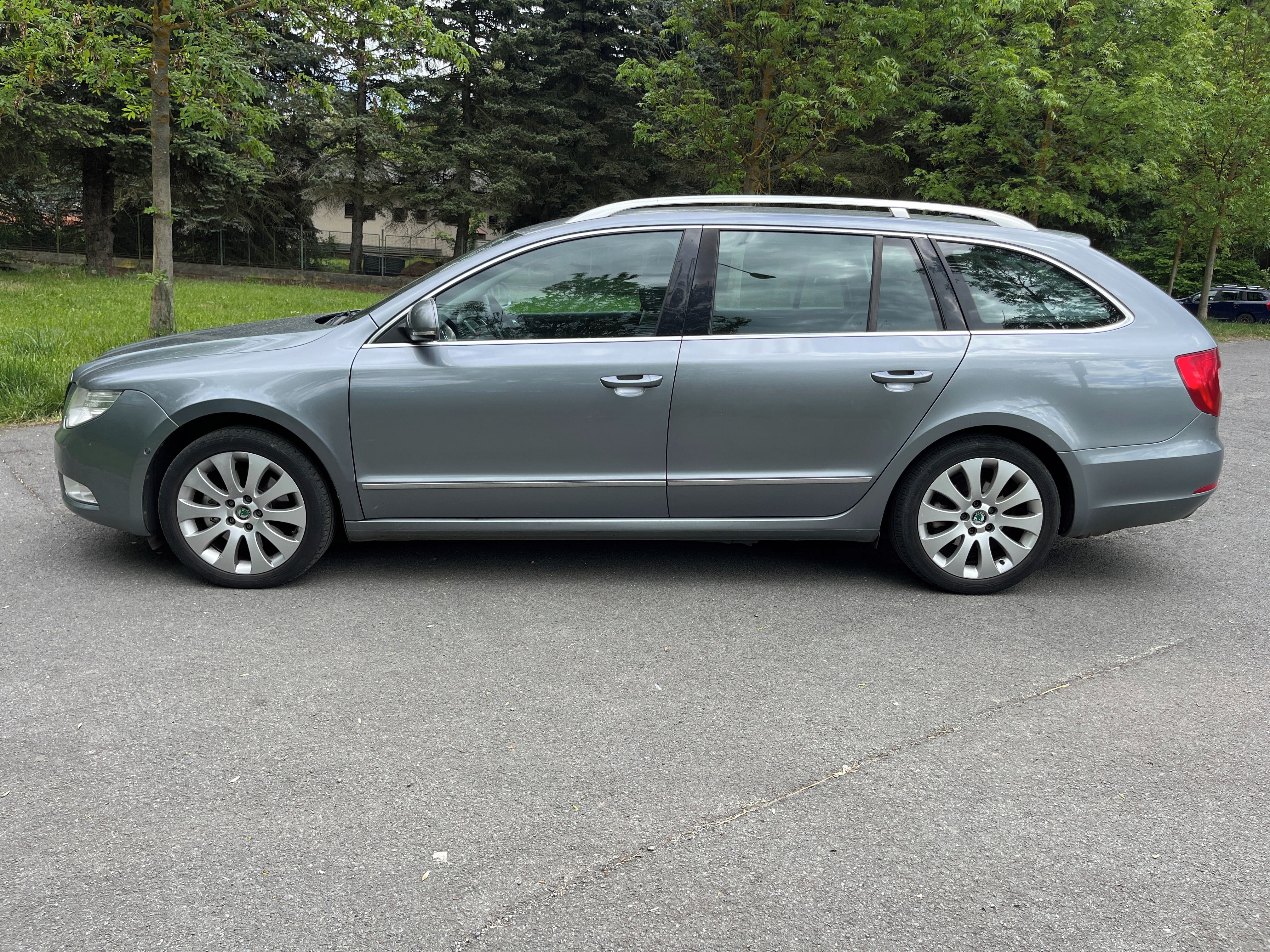 Škoda Superb, 2.0tdi 103kw dsg 177.000km - fotka 2