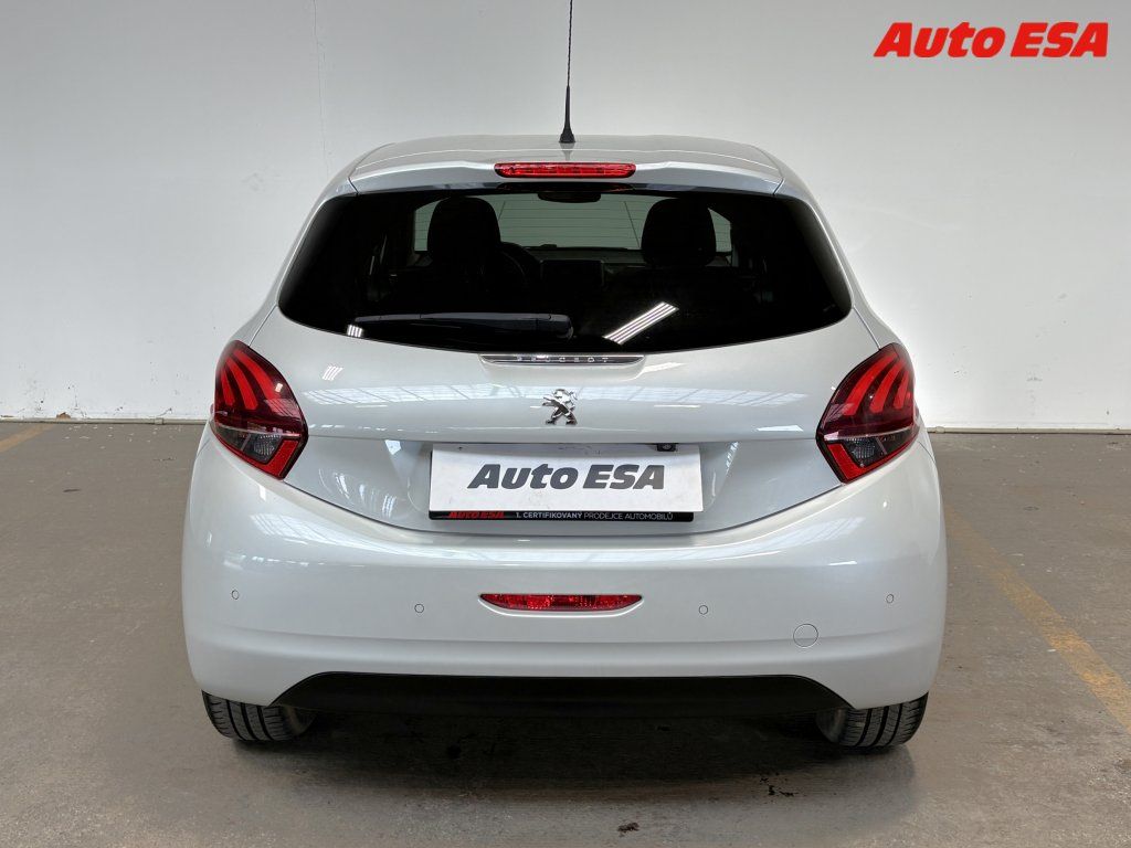 Peugeot 208, 1.2 - fotka 5