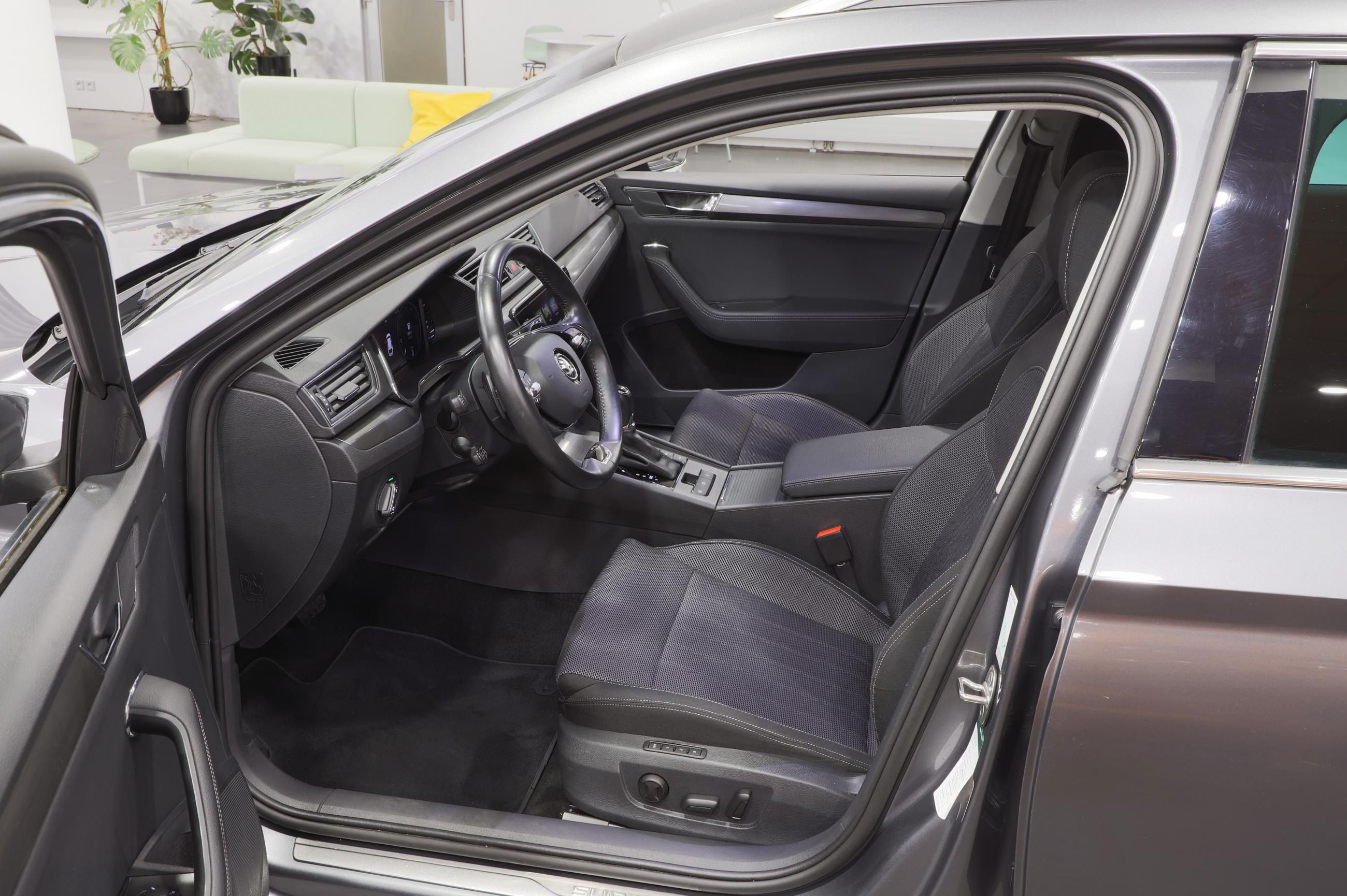 Škoda Superb, 2.0 TDI 147kW DSG Style - fotka 5
