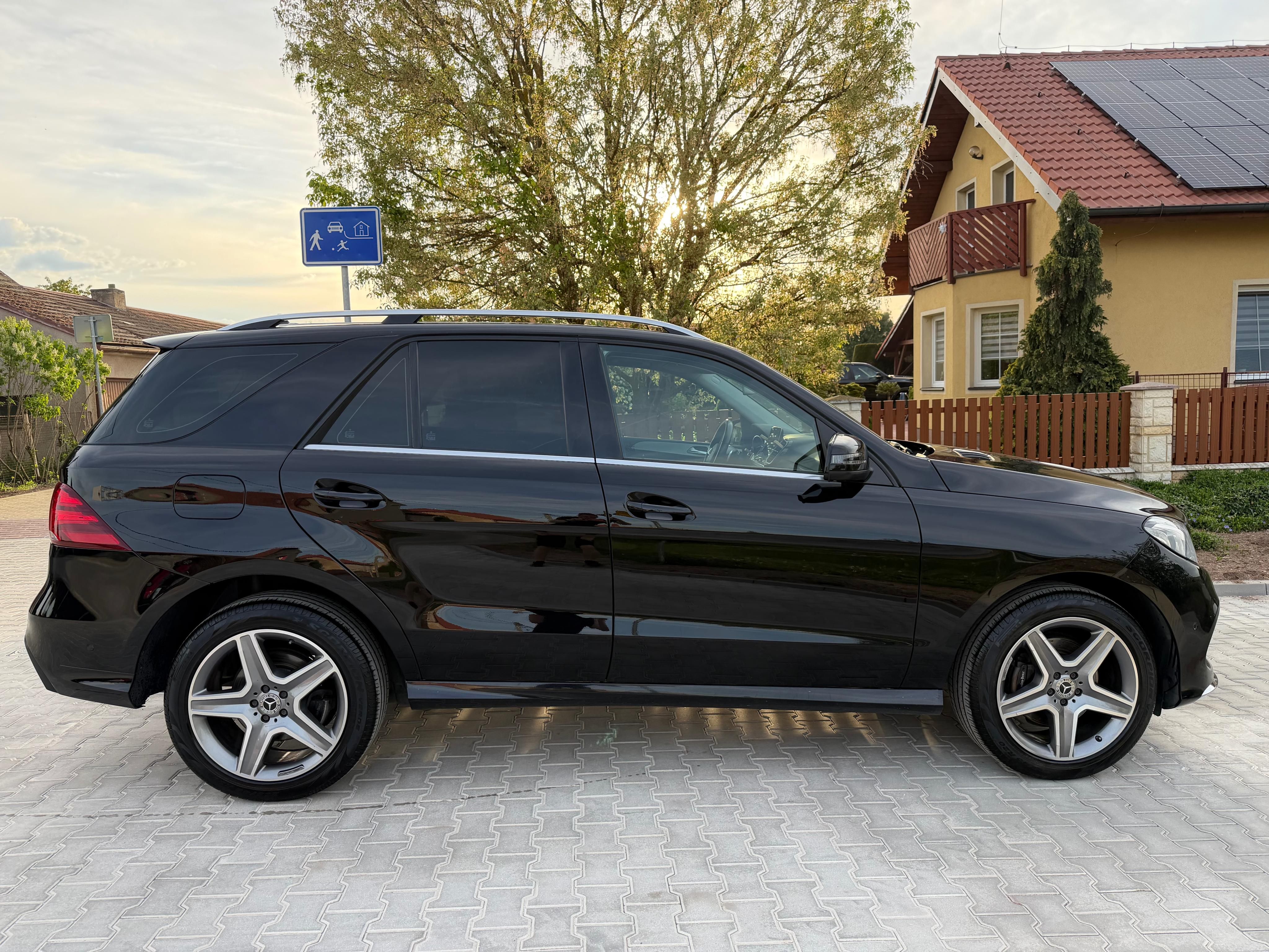 Mercedes-Benz GLE, 2x AMG, full servis, TOP stav! - fotka 3