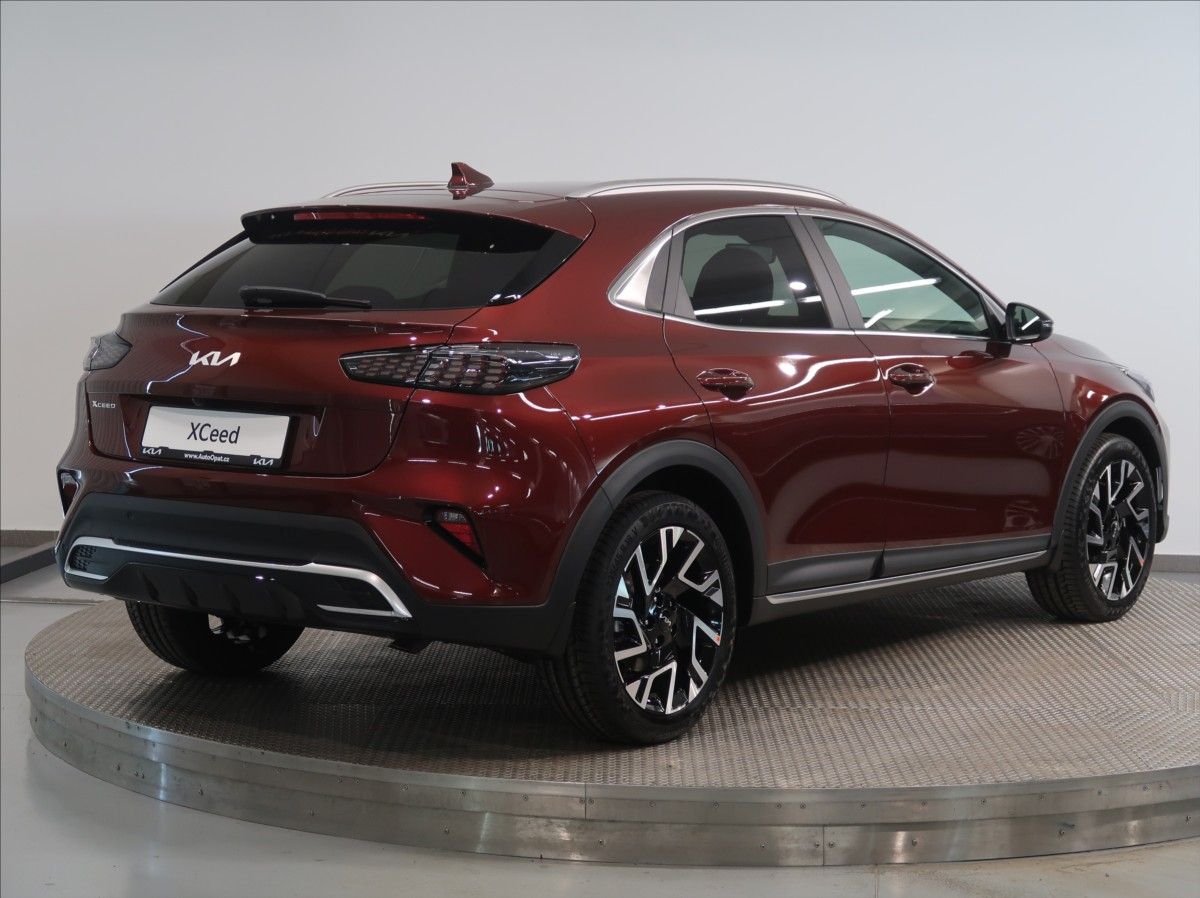 Kia XCee´d, 1,6 T-GDi 7DCT  STEEL EDITION - fotka 2