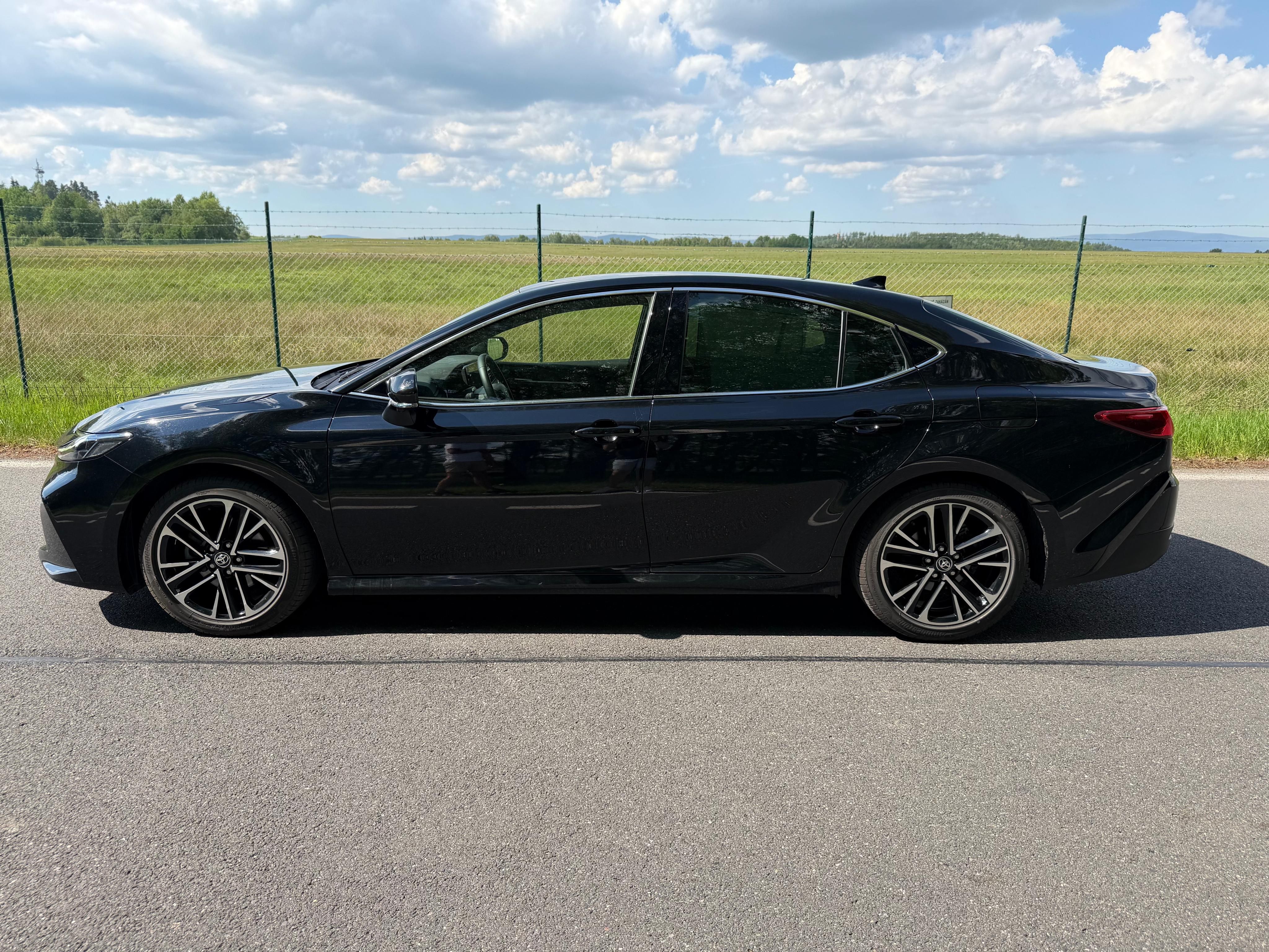 Toyota Camry, 2.5 Hybrid Executive - fotka 3