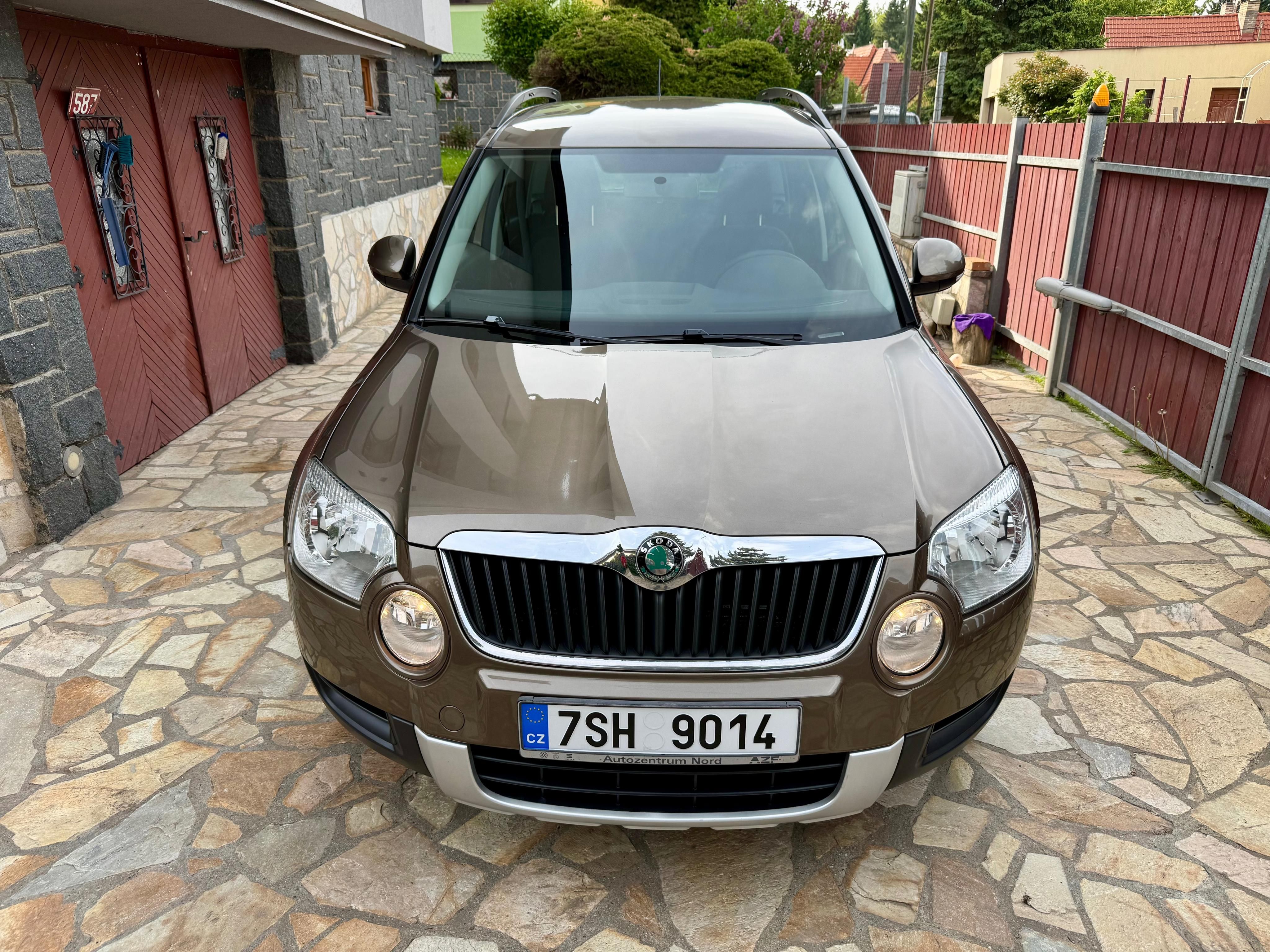 Škoda Yeti, 1.2 TSI 77KW KLIMA VÝHŘEV KOLA - fotka 2