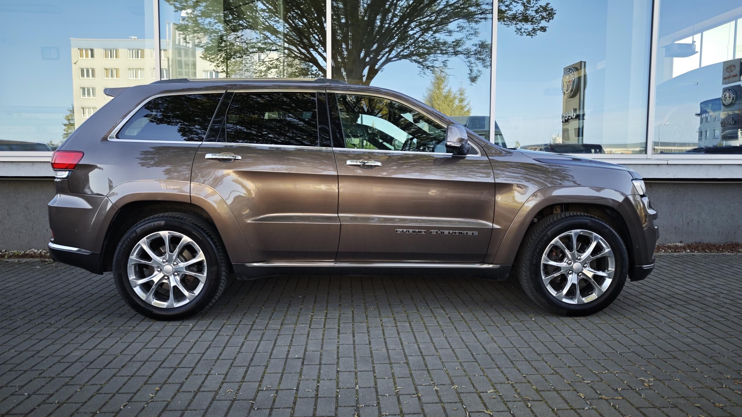 Jeep Grand Cherokee, 3,0 CRD Summit ČR, 1.maj. - fotka 5