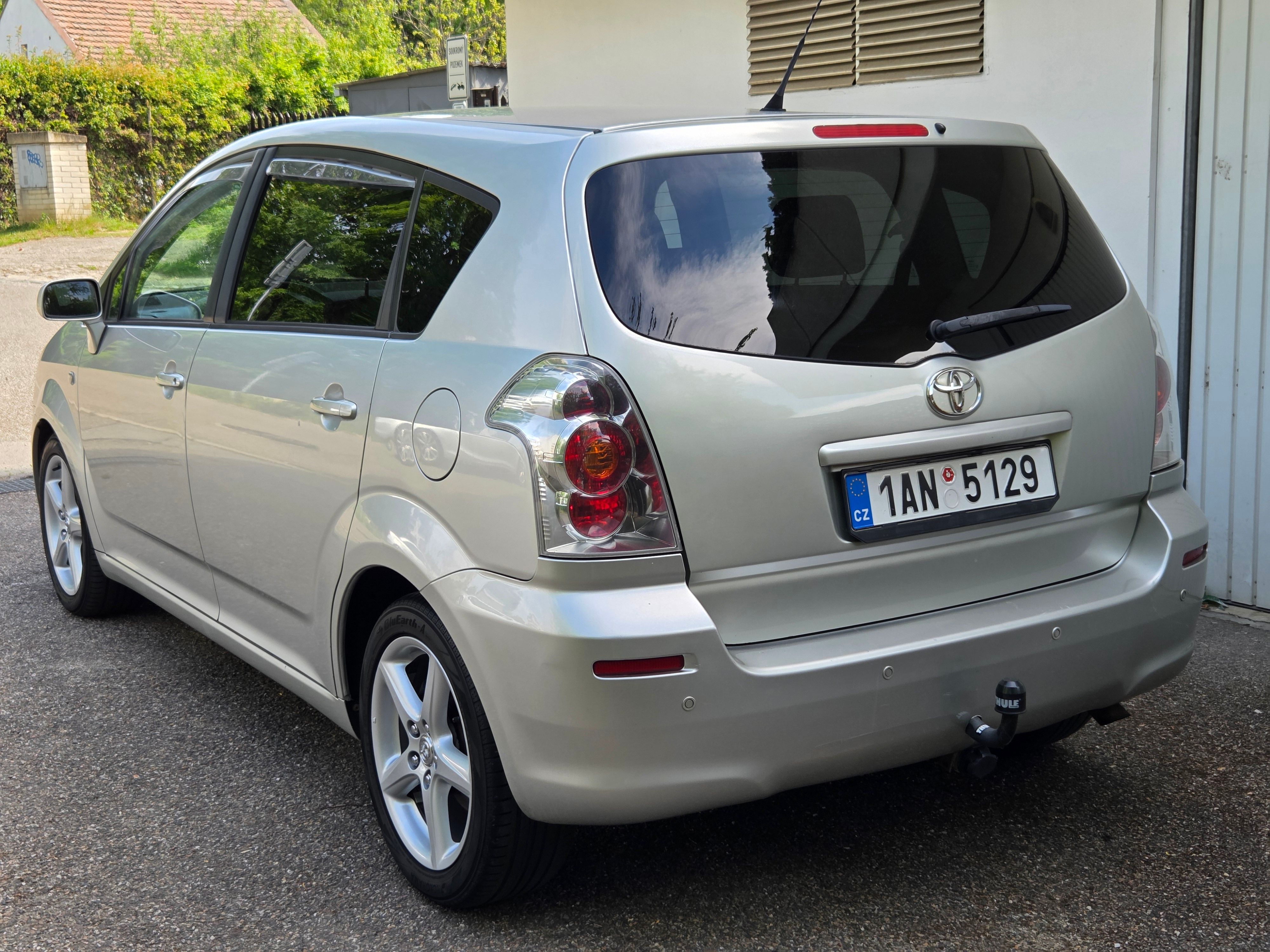 Toyota Corolla Verso, 2.2D 130kw 7.míst Tažné - fotka 4