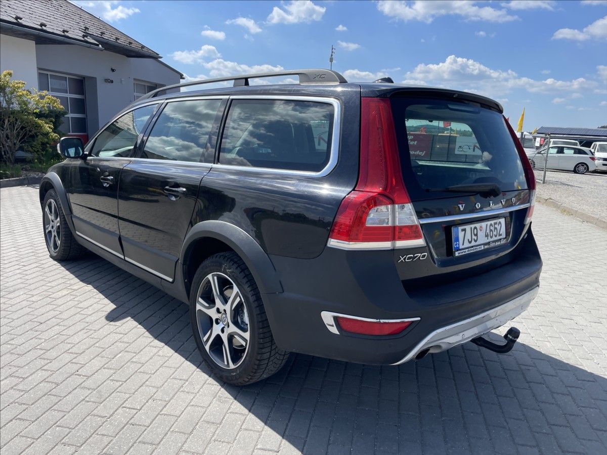 Volvo XC70, 2,4 D5 Geartronic Summum AWD - fotka 3