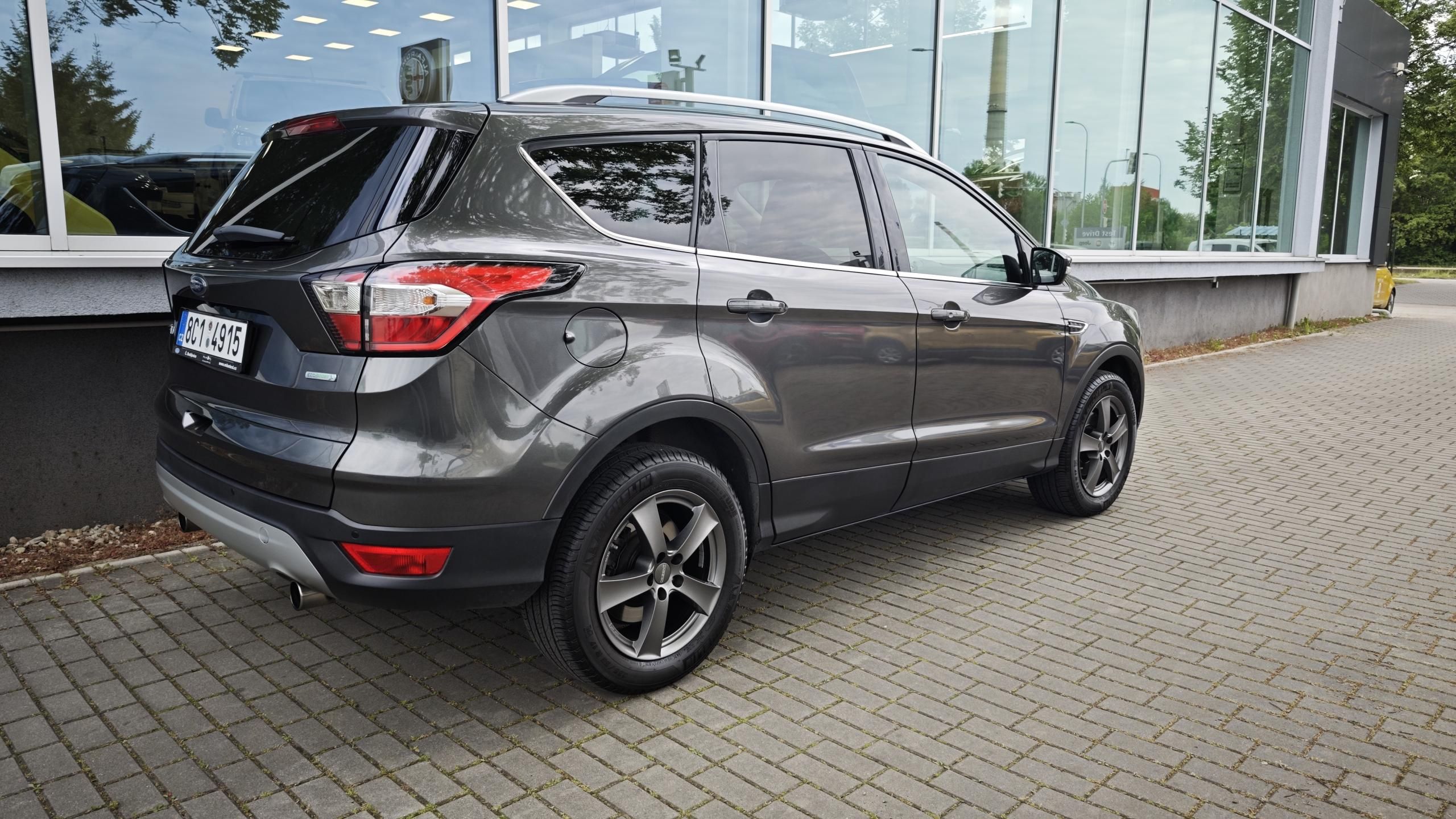 Ford Kuga, 1,5 110kW, 1. maj, ČR - fotka 3