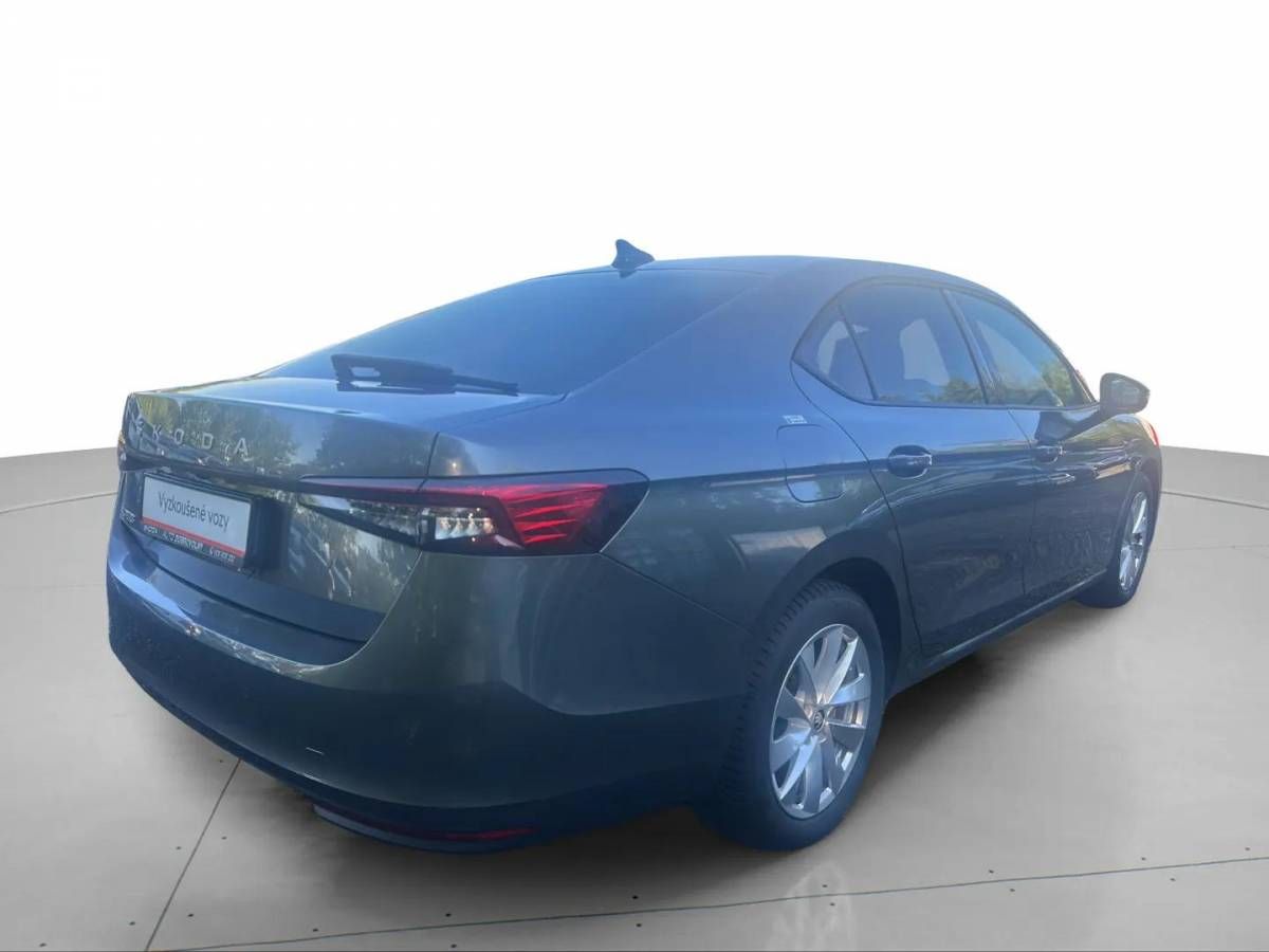 Škoda Superb, liftback Selection 2,0TDI 110k - fotka 2