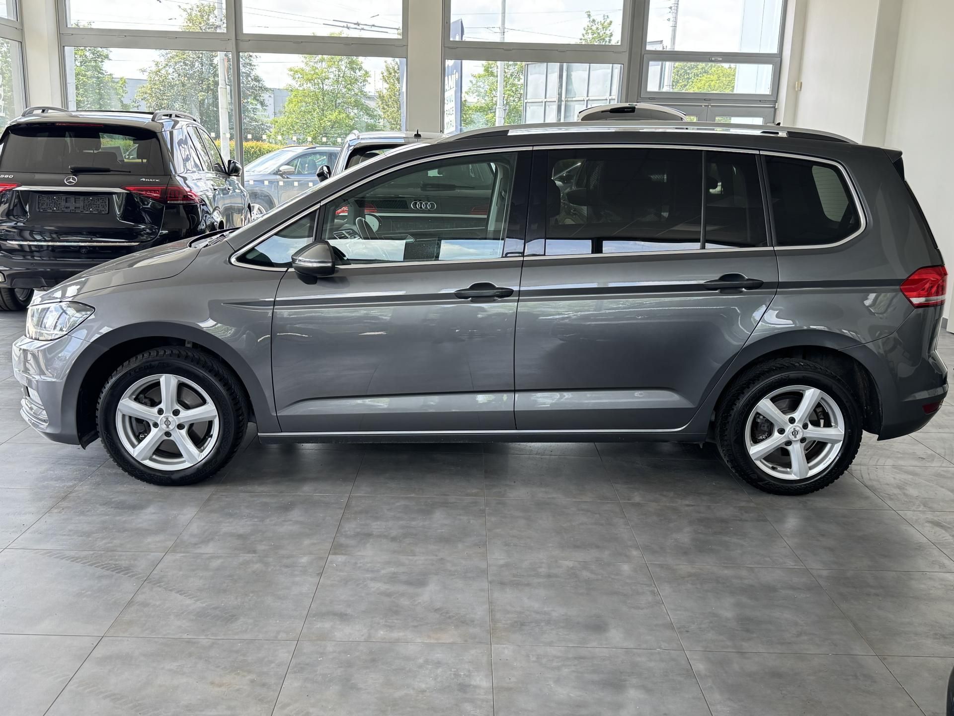 Volkswagen Touran, 1,5TSi DSG 7.MÍST NAVIGACE ACC - fotka 4