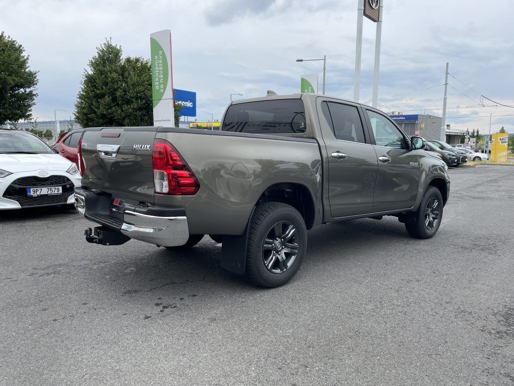 Toyota Hilux, 2.8D 6AT Active - fotka 3