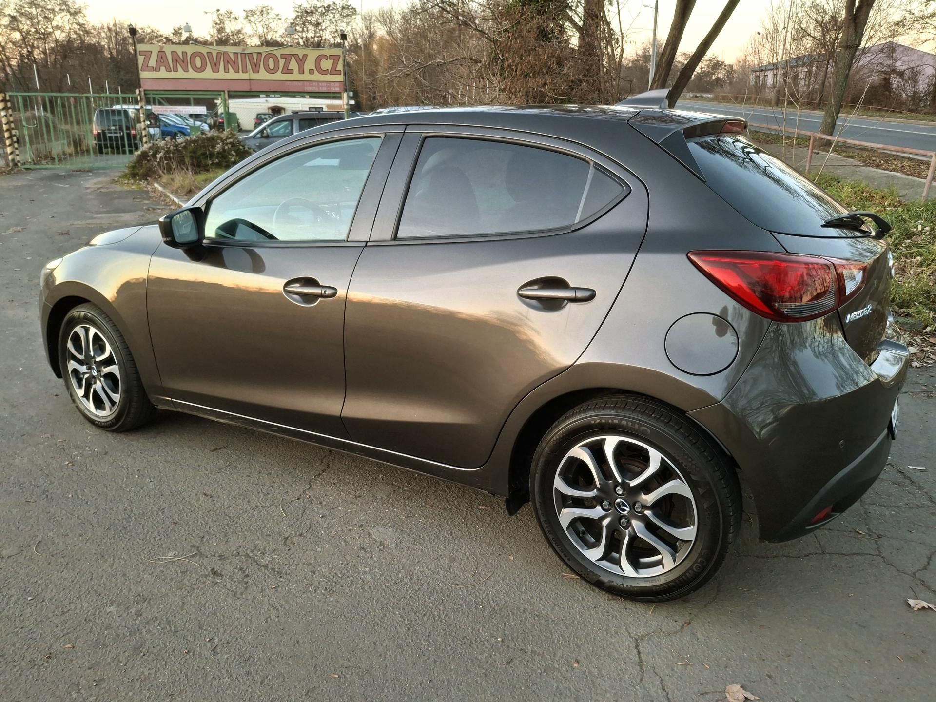 Mazda 2, 1.5 benzin 66 kw max. výbava - fotka 6
