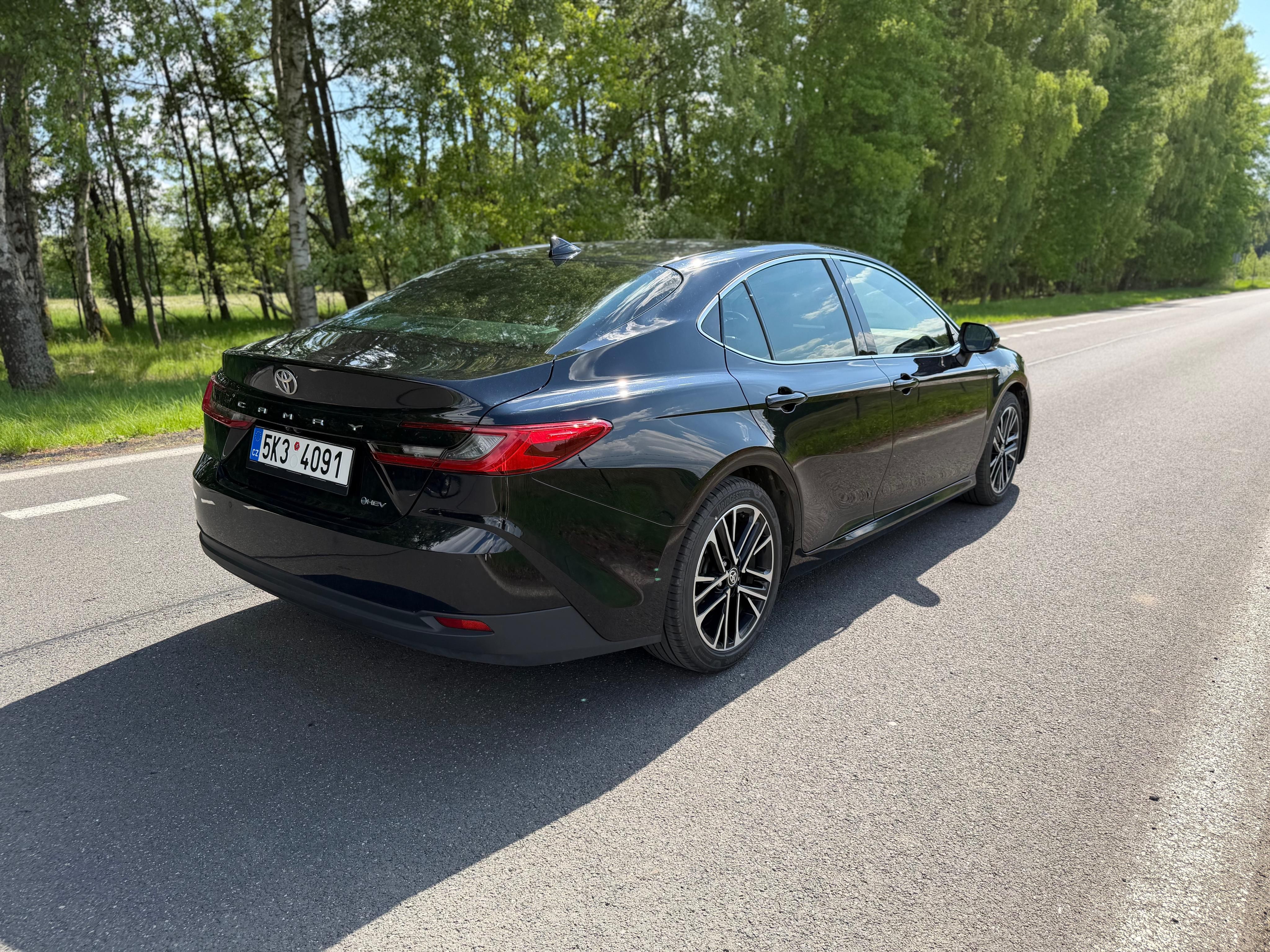 Toyota Camry, 2.5 Hybrid Executive - fotka 6