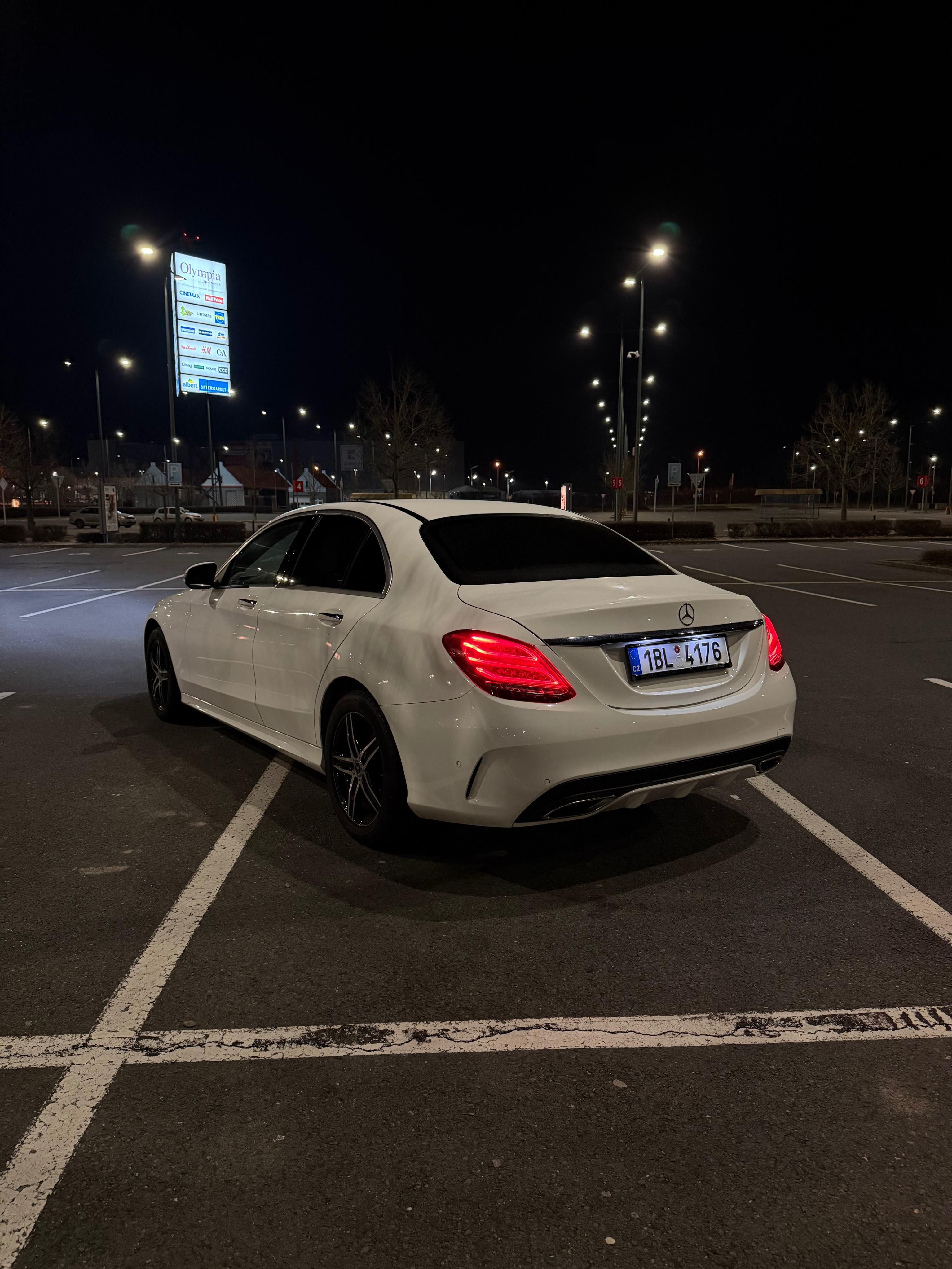 Mercedes-Benz Třídy C, Mercedes-Benz C200, 2l Benzin - fotka 3