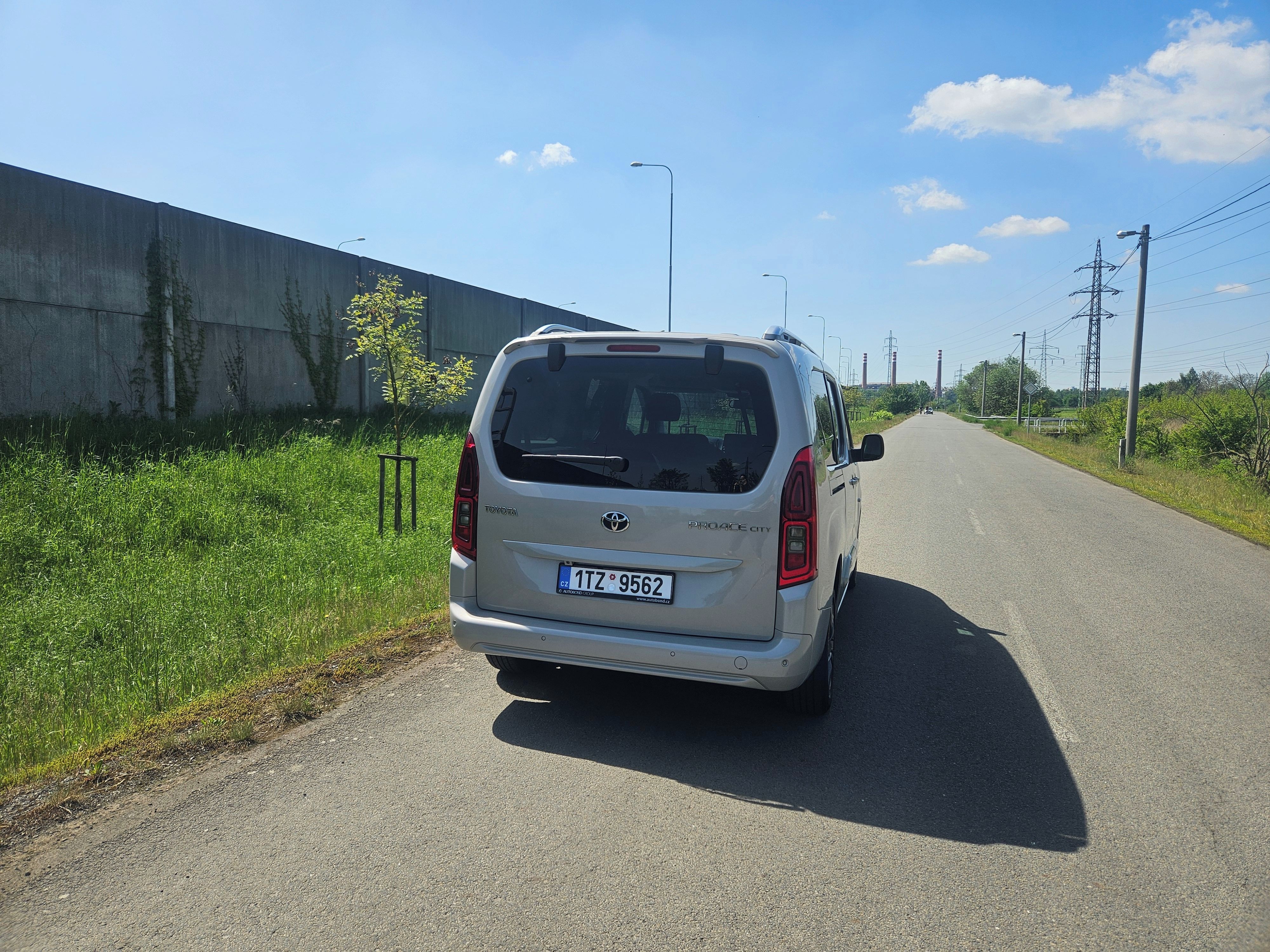 Toyota Proace City Verso, Long 1.2, 8AT, AUTOMAT - fotka 6