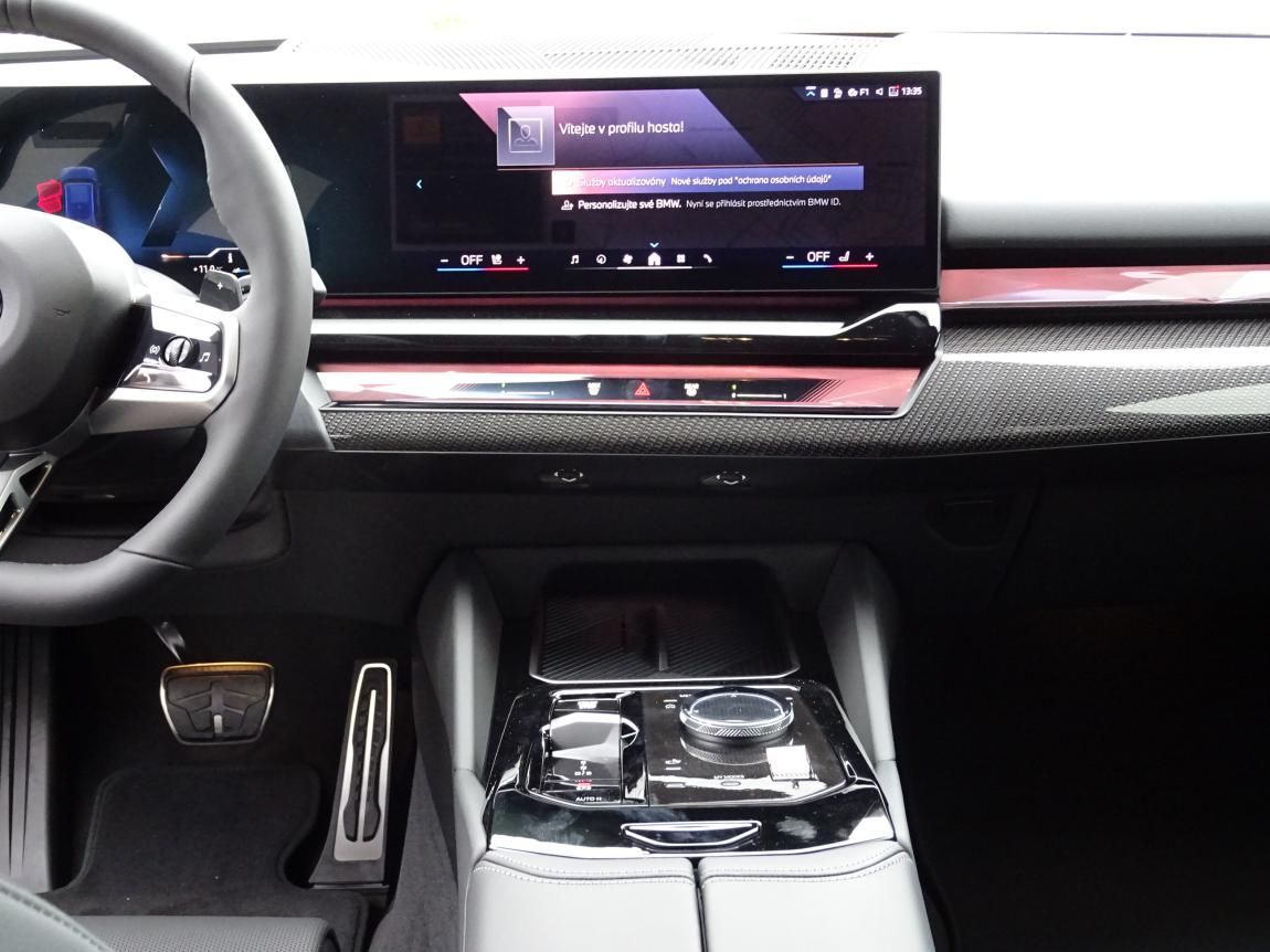 BMW Řada 5, 540d xDrive Touring - fotka 4