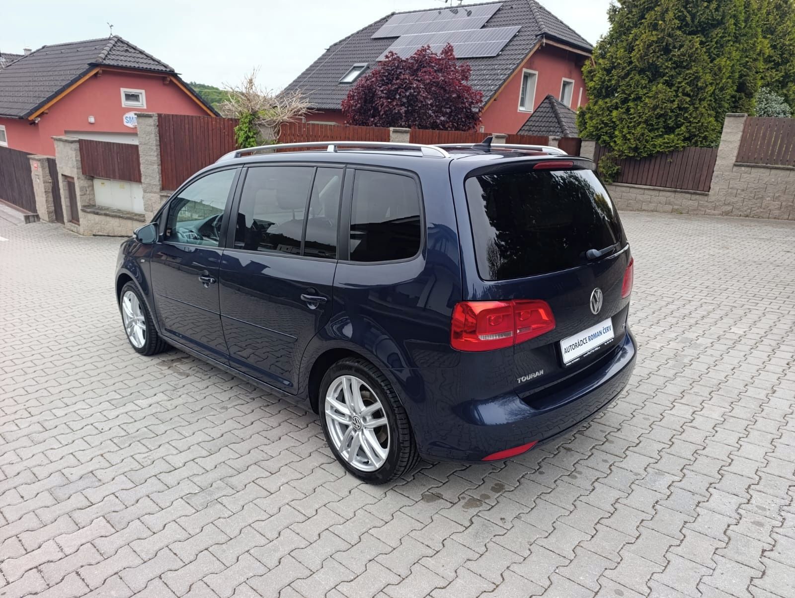 Volkswagen Touran, 1.4Tsi,záruka,tažné,serv.k!Ceb - fotka 3
