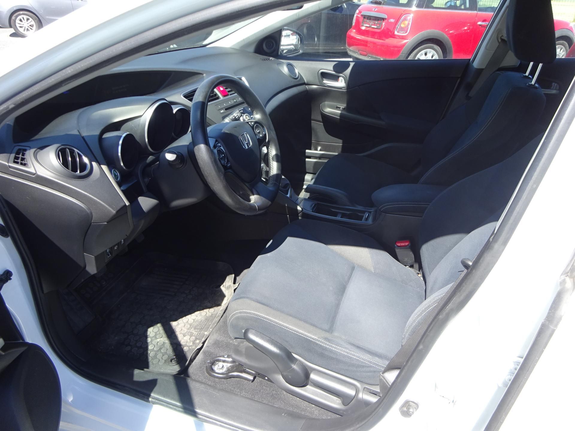 Honda Civic, 1.8 i-VTEC 104kW TOURING - fotka 4