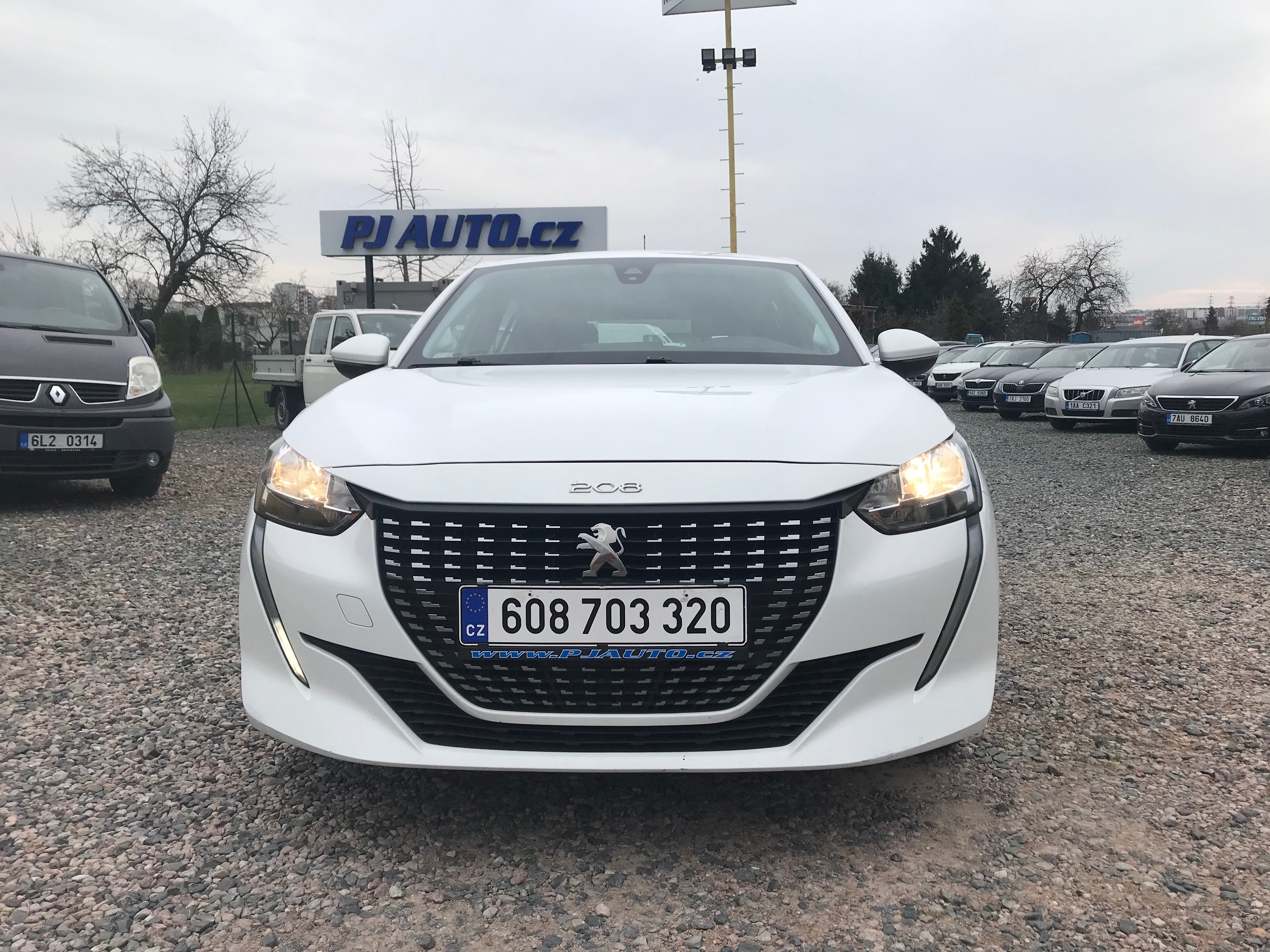 Peugeot 208, 1.5 HDI 75 KW,1.MAJ,ČR,DPH... - fotka 2