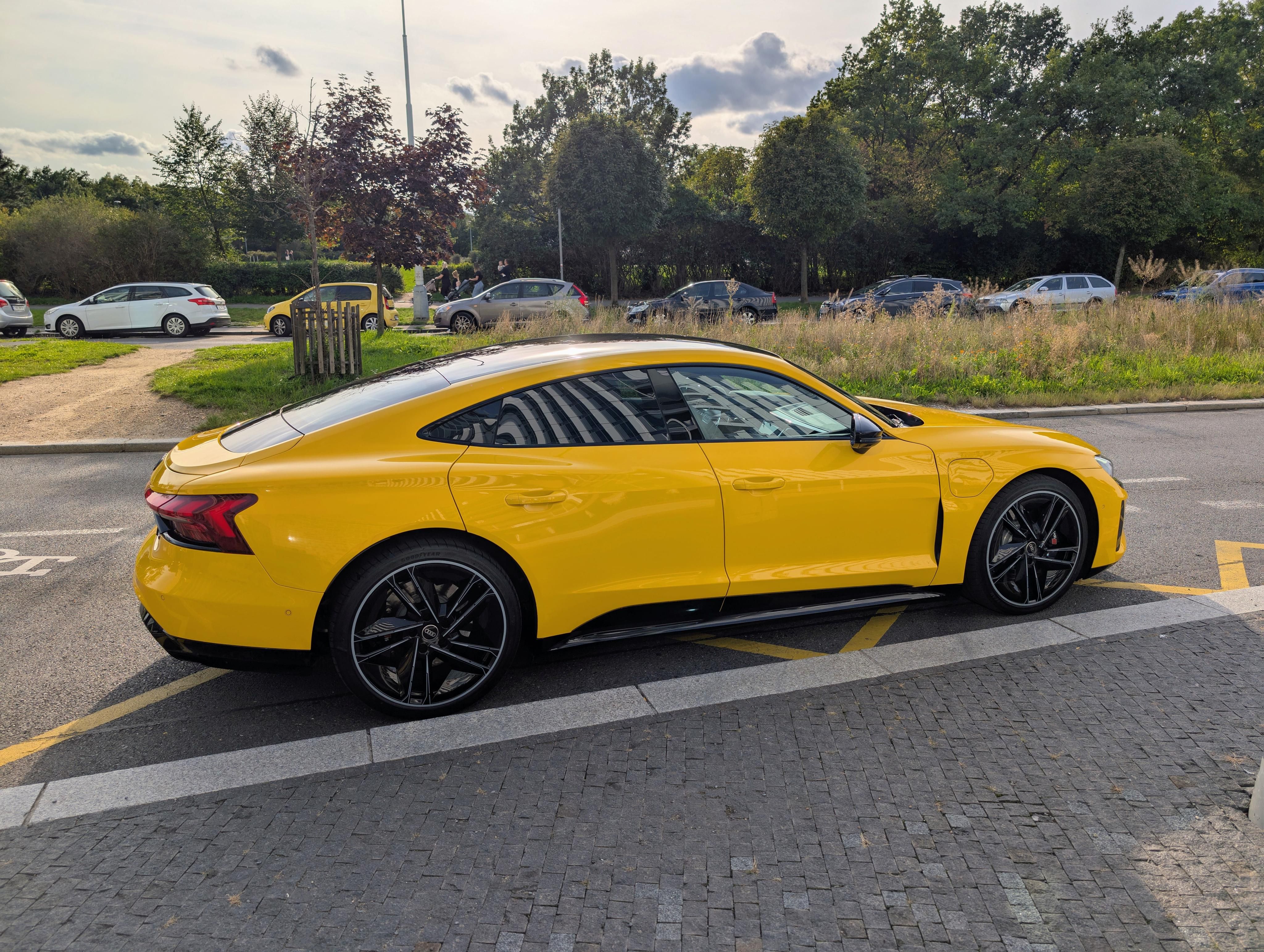 Audi RS e-tron GT, Exclusive Yellow Carbon/Alc/BO - fotka 4