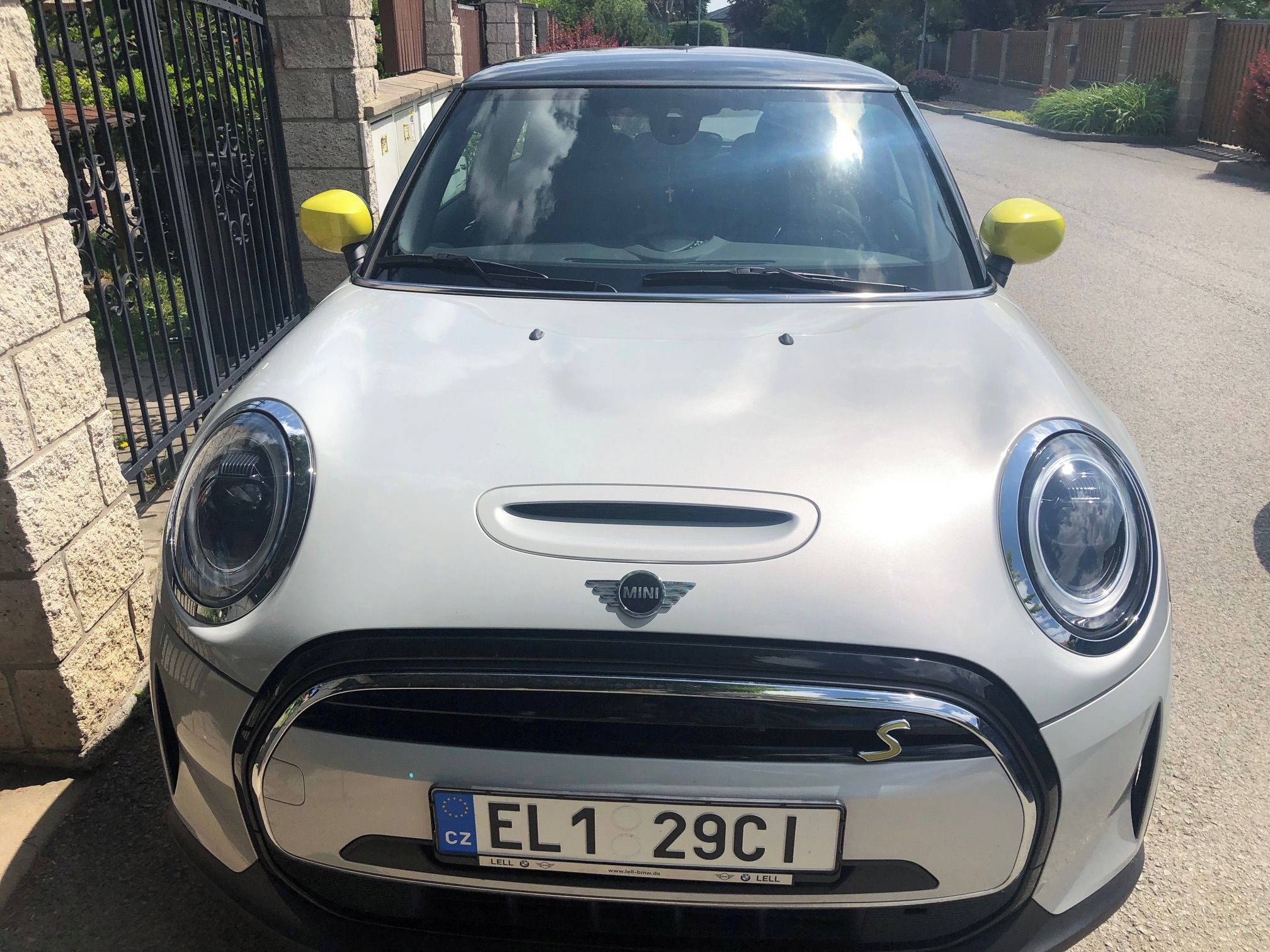 Mini Cooper, SE - fotka 2