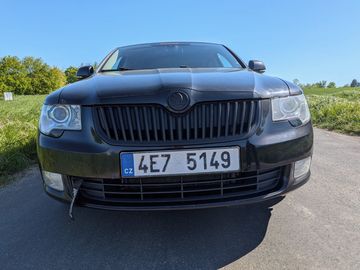 3.6 V6