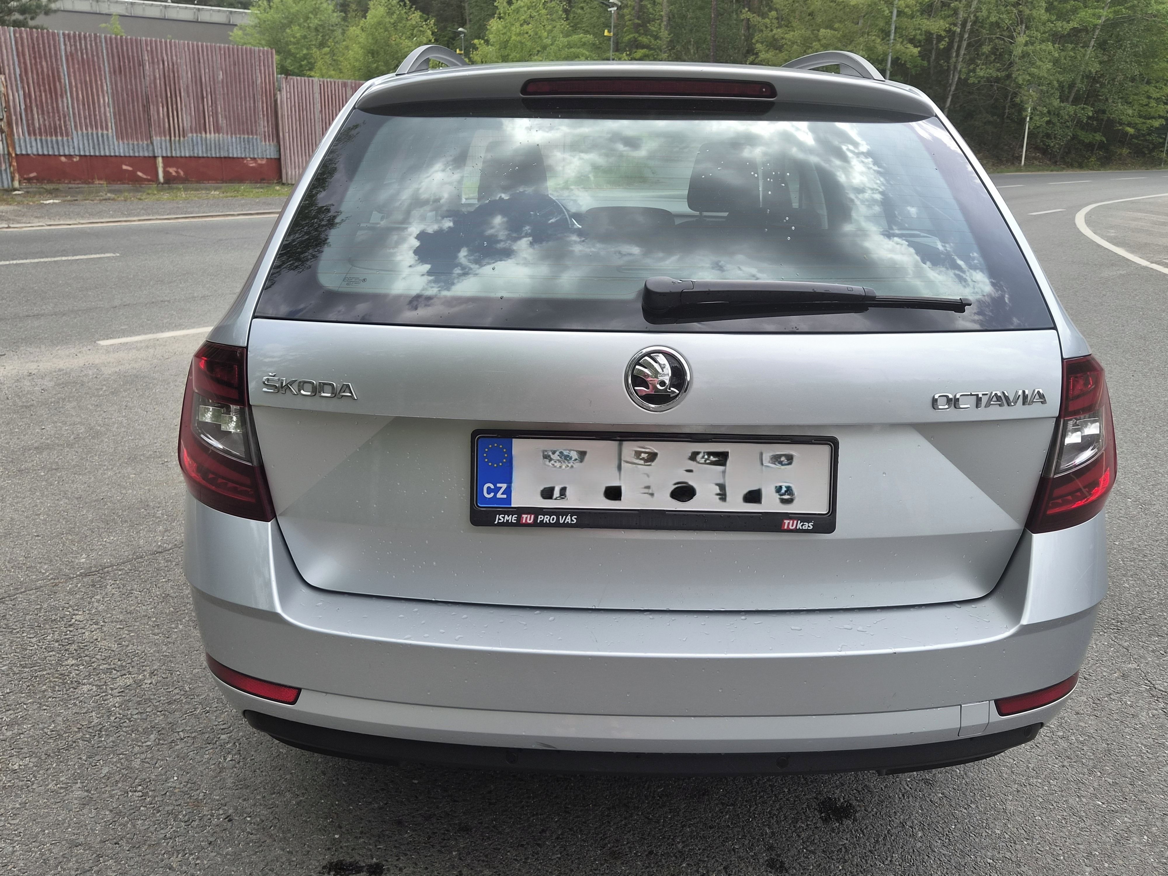Škoda Octavia, 1.6 TDI automat - fotka 5