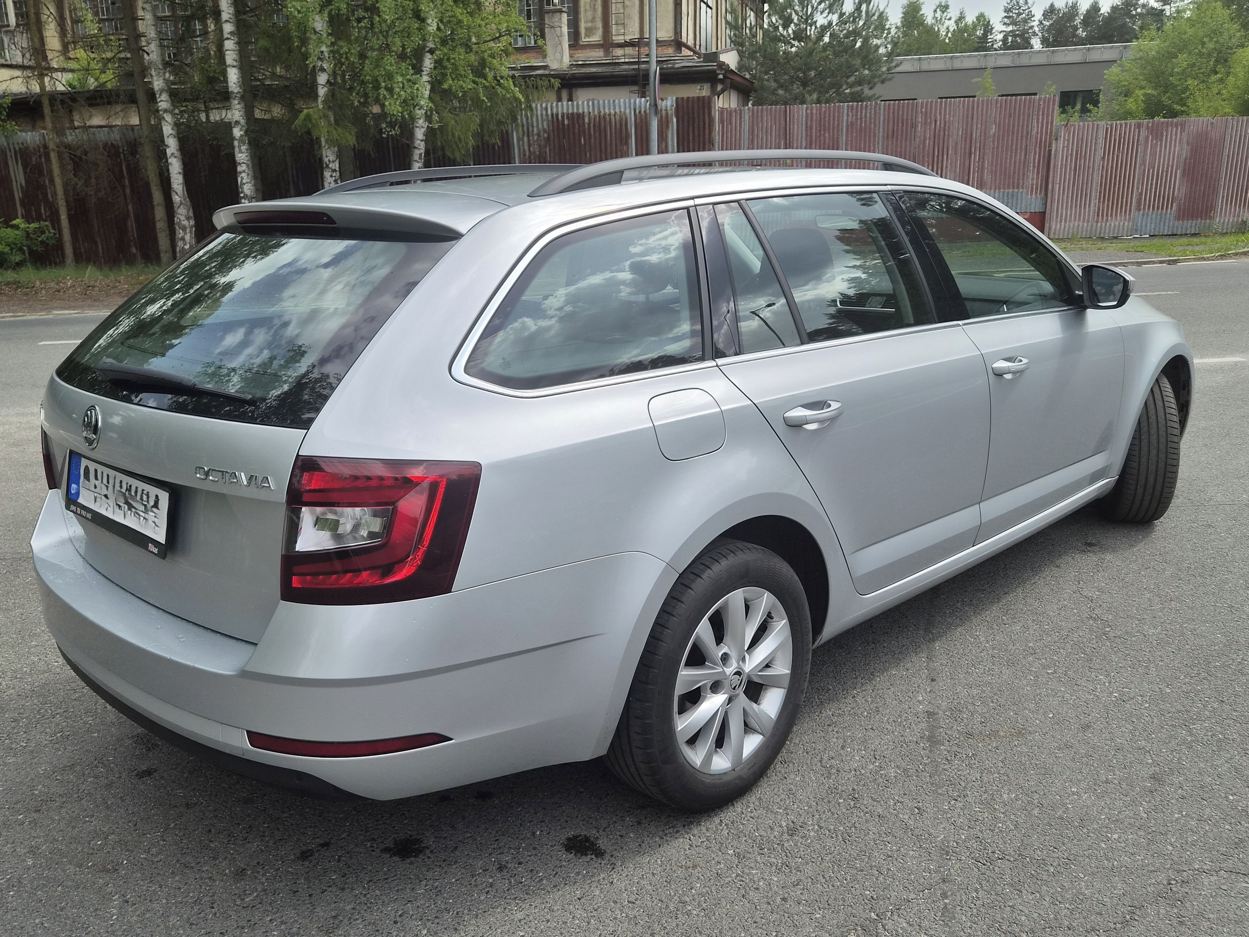 Škoda Octavia, 1.6 TDI automat - fotka 6