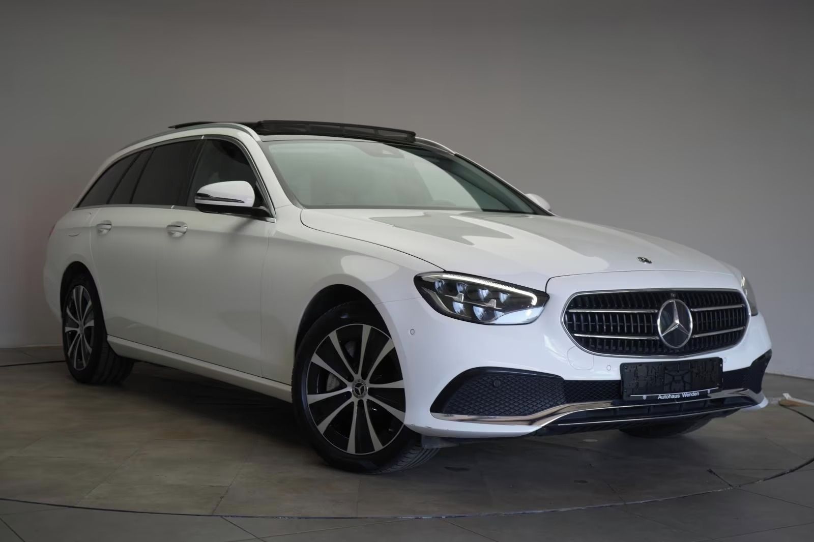 Mercedes-Benz Třídy E, E 300 de 4Matic T 9G-Tronic Av - fotka 3
