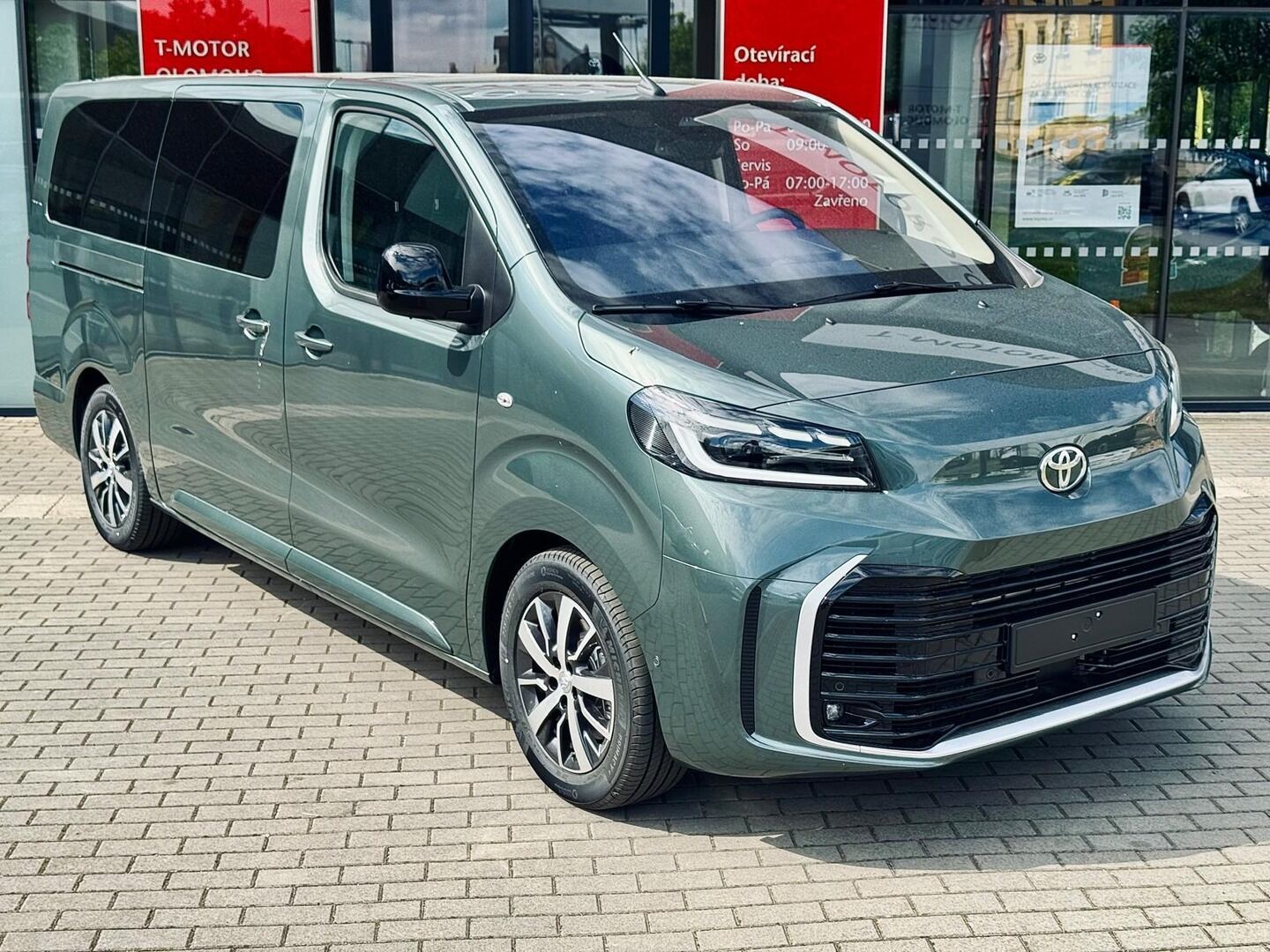 Toyota Proace Verso, L2 2.2L VIP - fotka 2