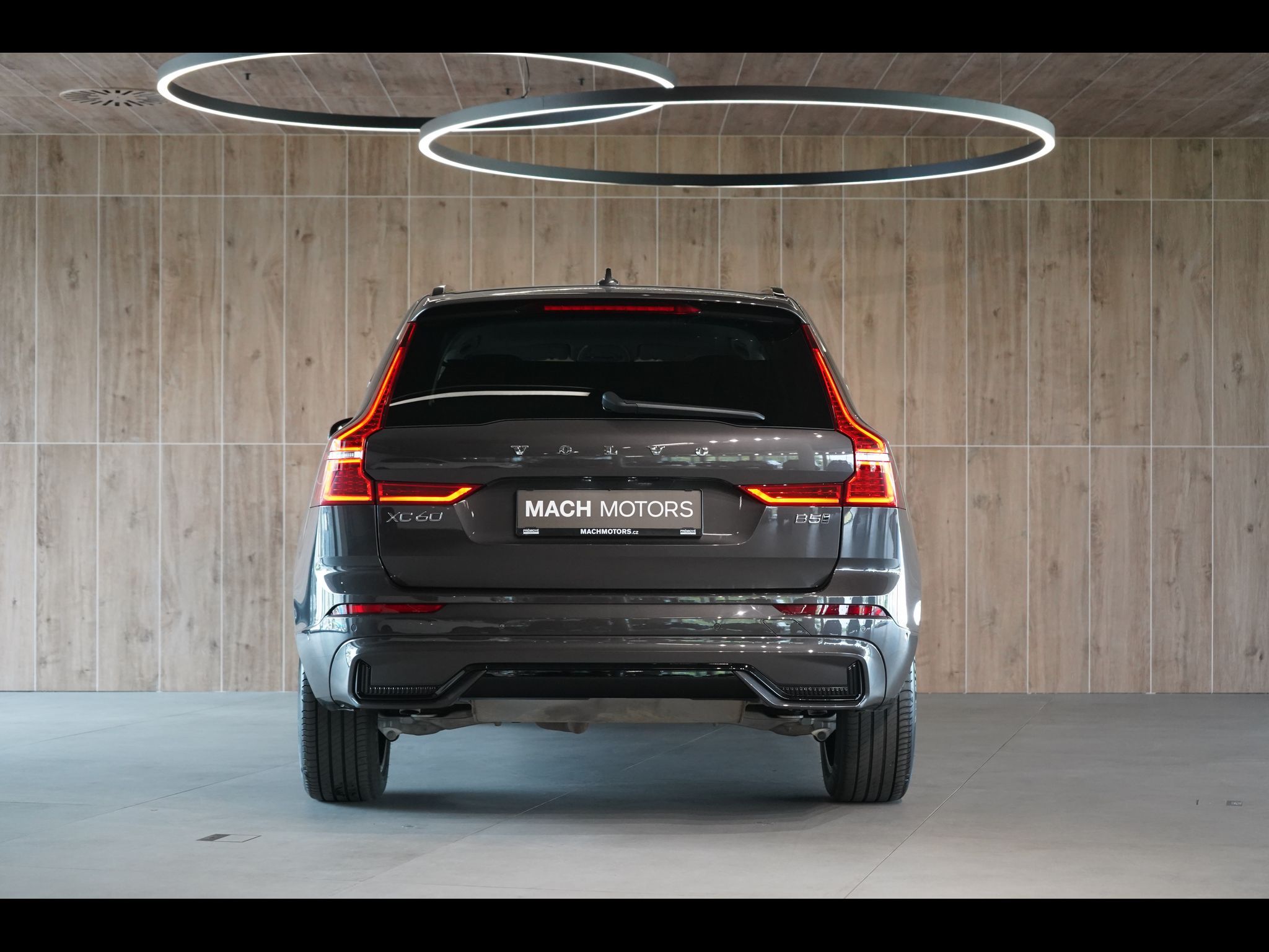 Volvo XC60, B5 AWD Plus Dark, Ventilace - fotka 6