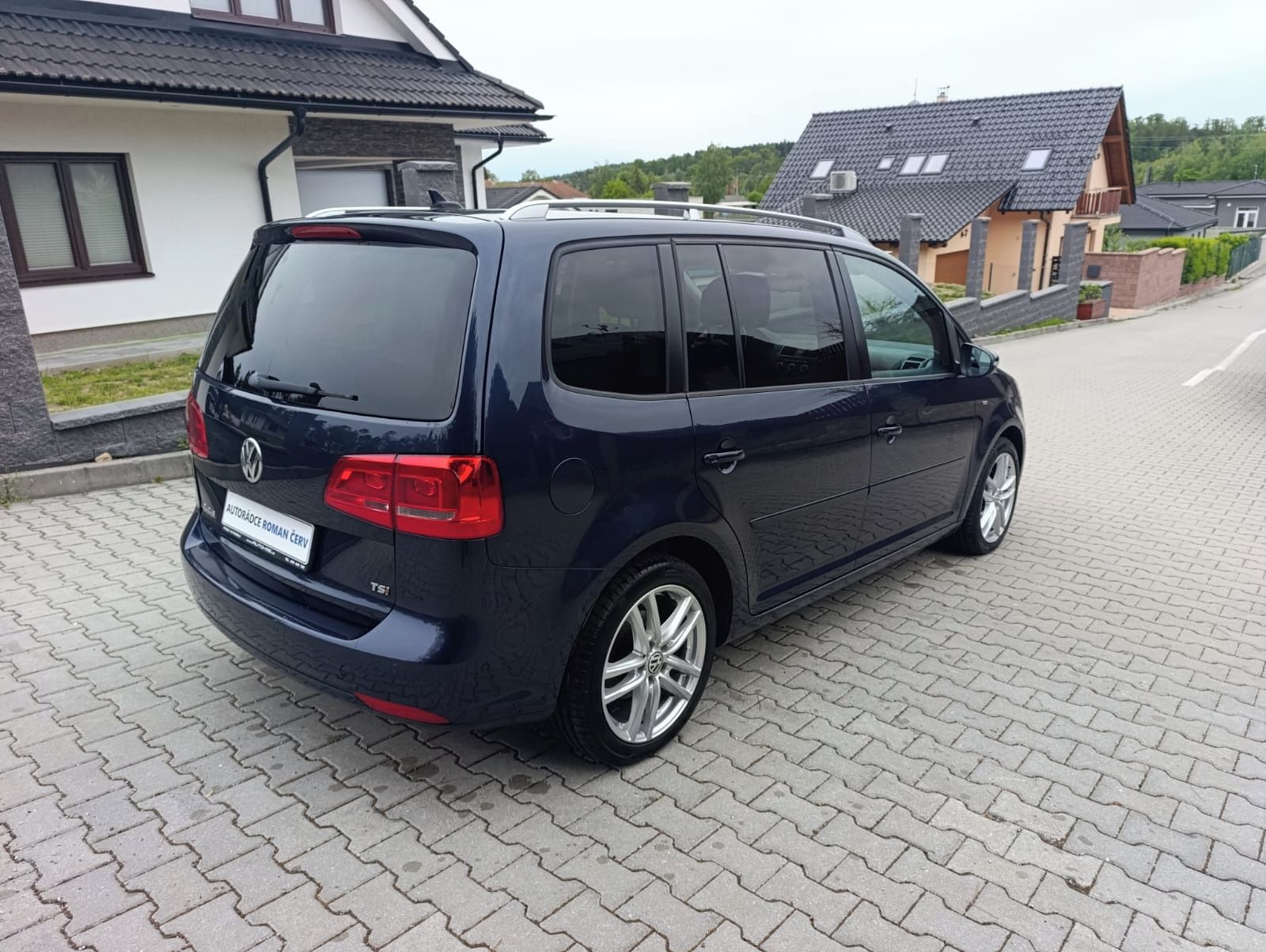 Volkswagen Touran, 1.4Tsi,záruka,tažné,serv.k!Ceb - fotka 4